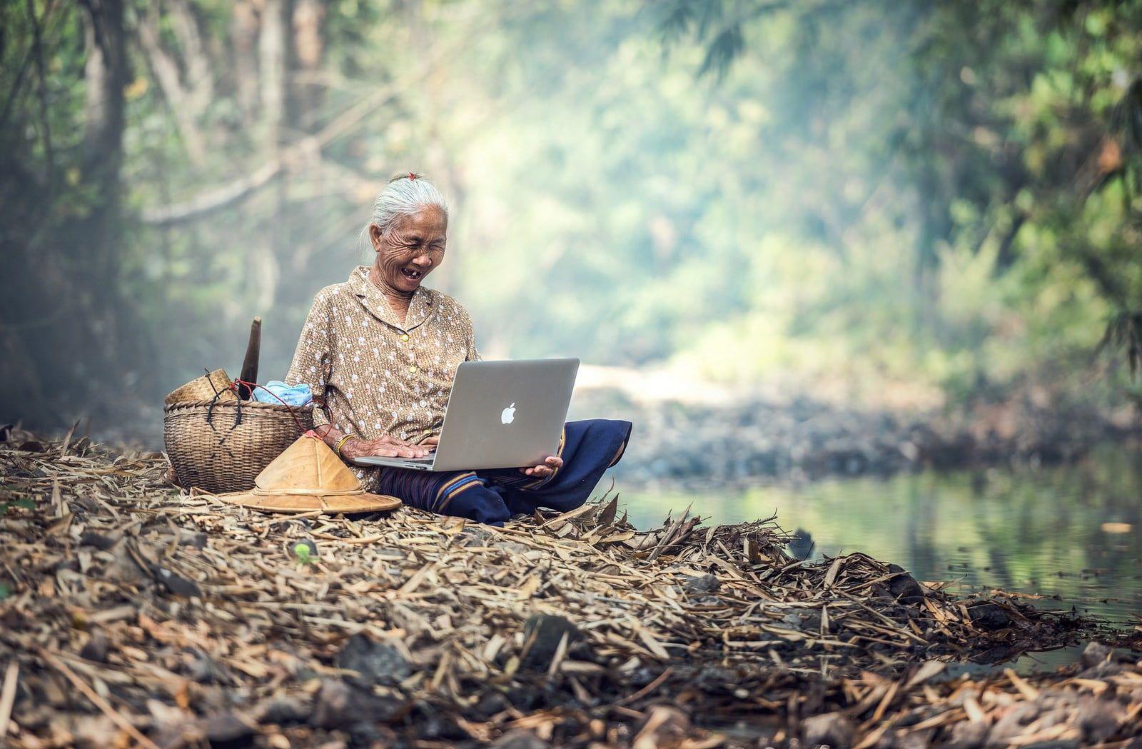 1600x1049 MacBook Pro, old people, forest, mac book HD wallpaper