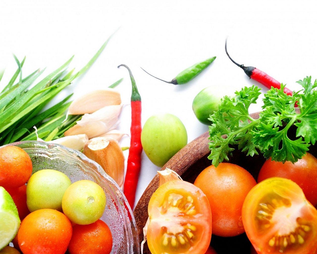 1280x1024 Download wallpaper 1280x1024 dishes, vegetables, tomatoes