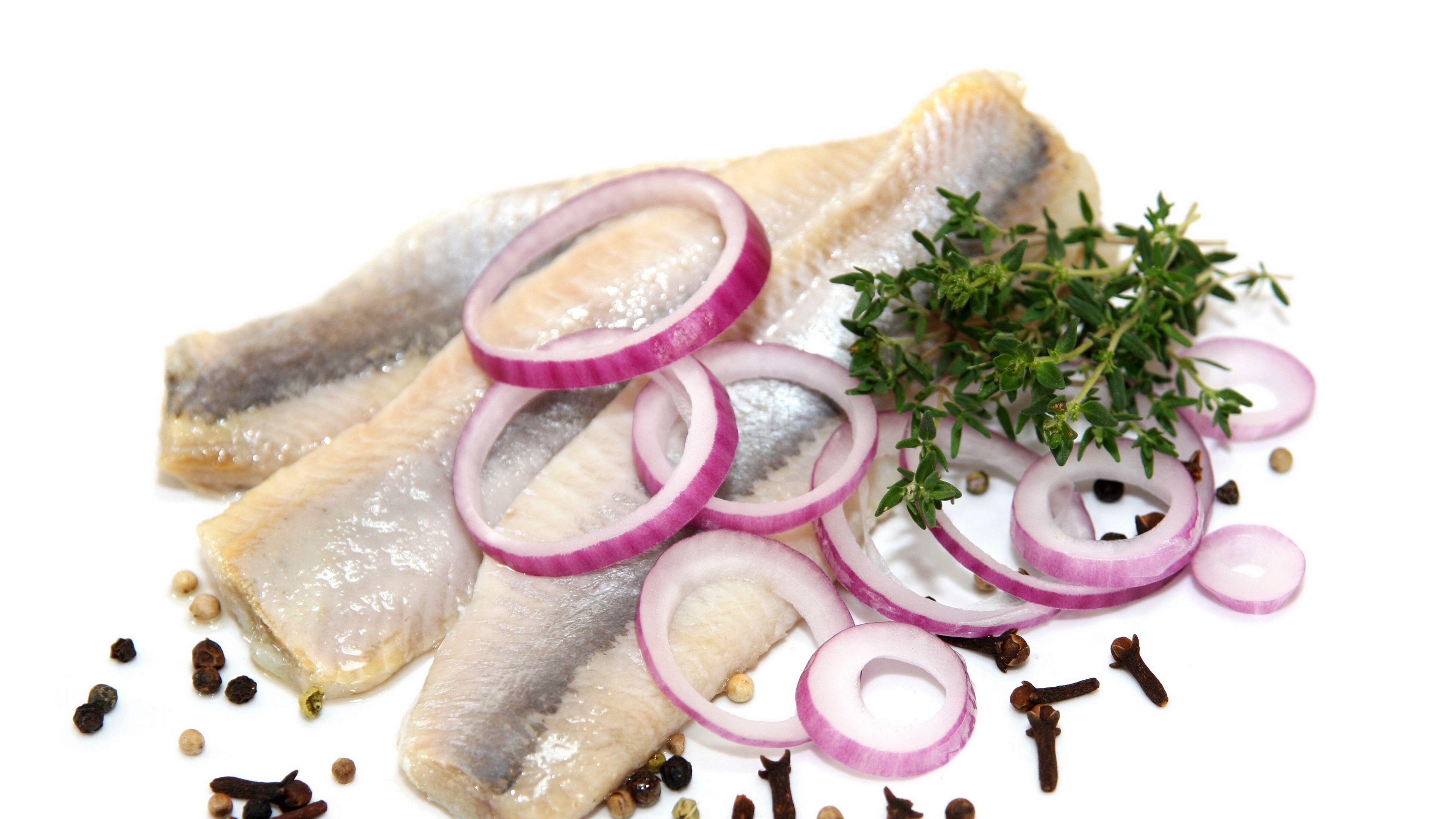 3840x2160 Download wallpaper 3840x2160 herring, fish, onion 4k uhd 16