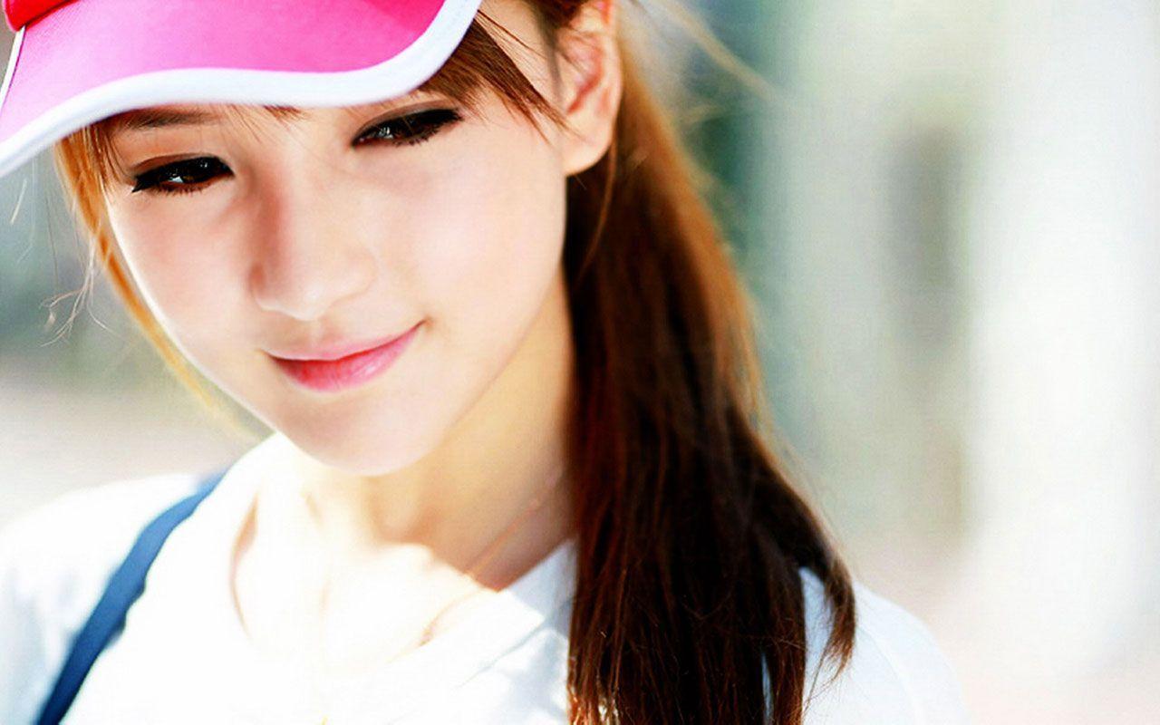 1280x800 Pretty Beautiful Girls Wallpaper