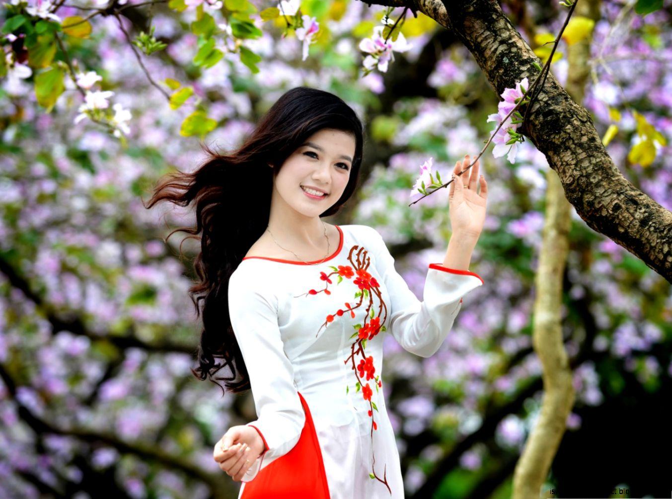 1353x1004 beautiful girls wallpaper free download 7