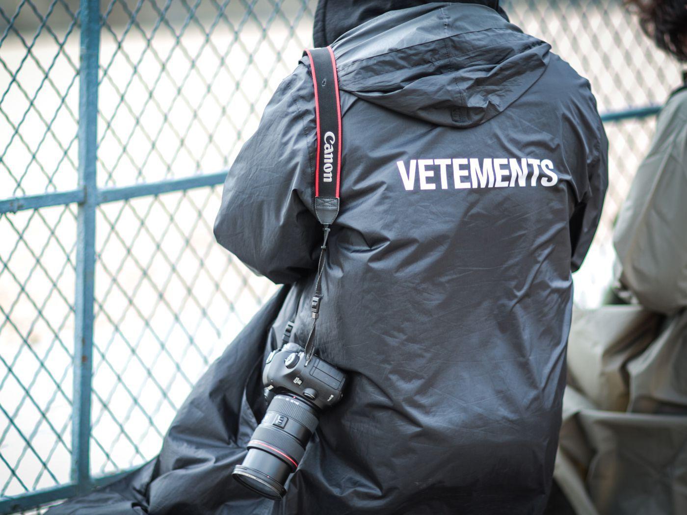 1400x1050 Vetements Wallpaper