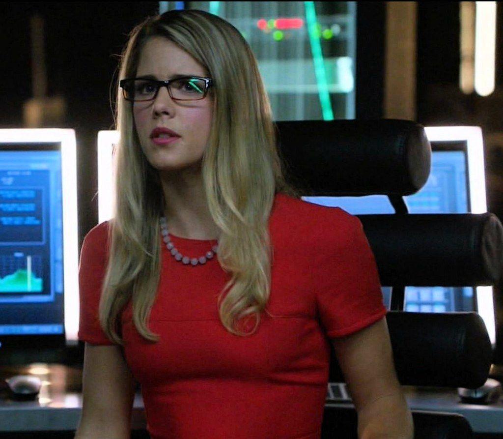 Felicity Smoak Wallpapers Top Free Felicity Smoak Backgrounds Wallpaperaccess 1703