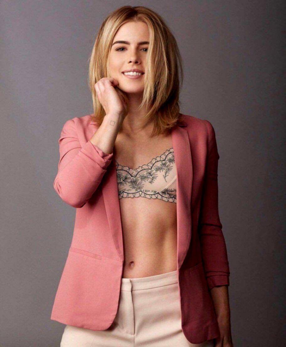 912x1104 Emily Bett Rickards Actress Girl HD Wallpaper. Wallpaper