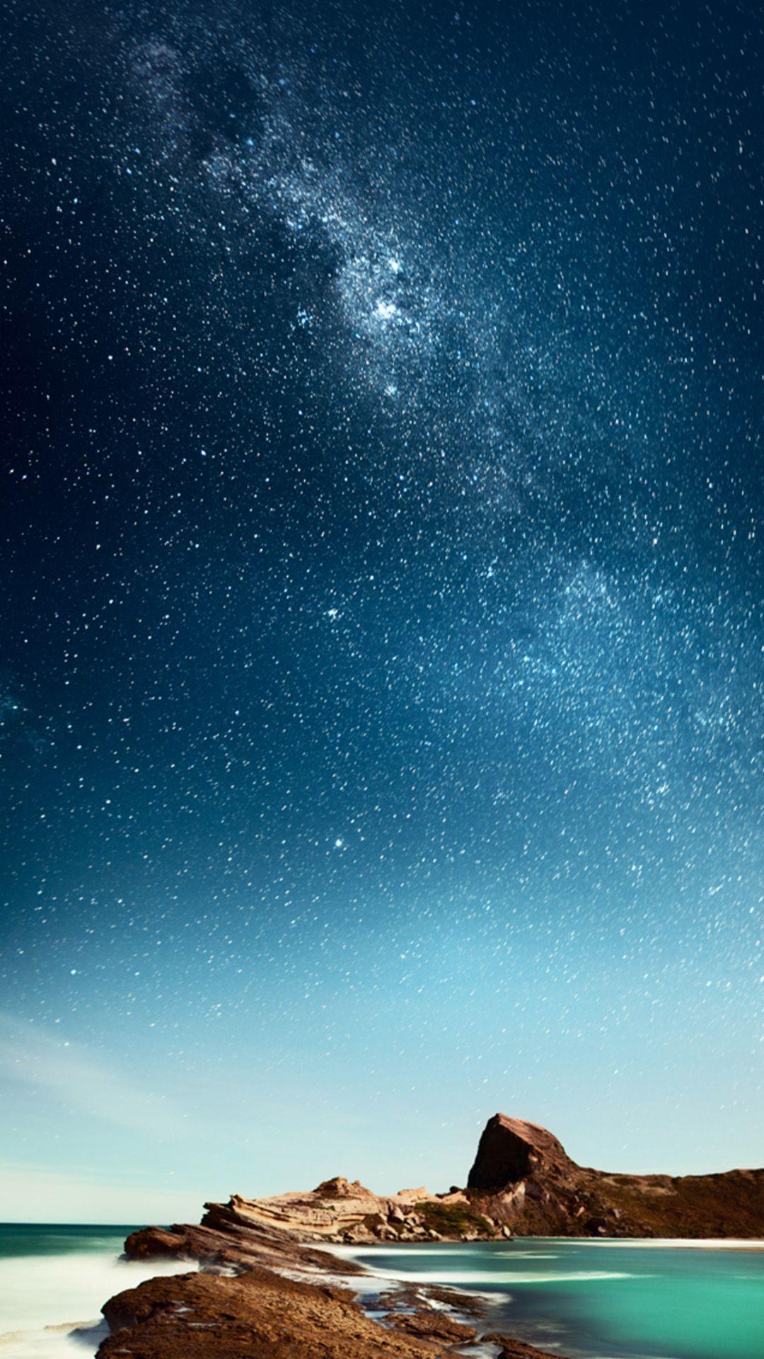 1080x1920 Hình nền iPhone của bầu trời đầy sao và bãi biển không gian