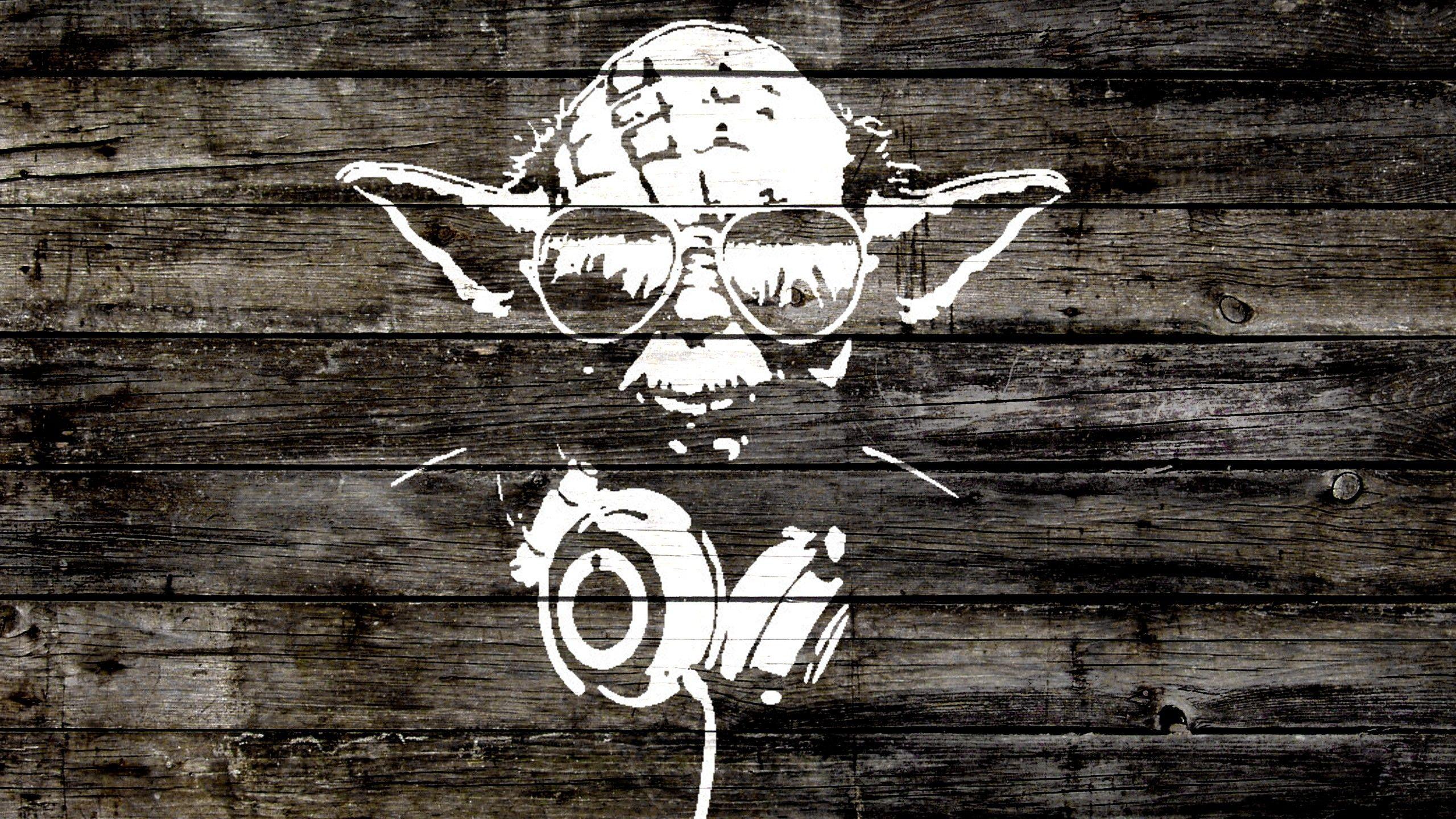 2560x1440 headphones, Star Wars, wood, glasses, graffiti, paint