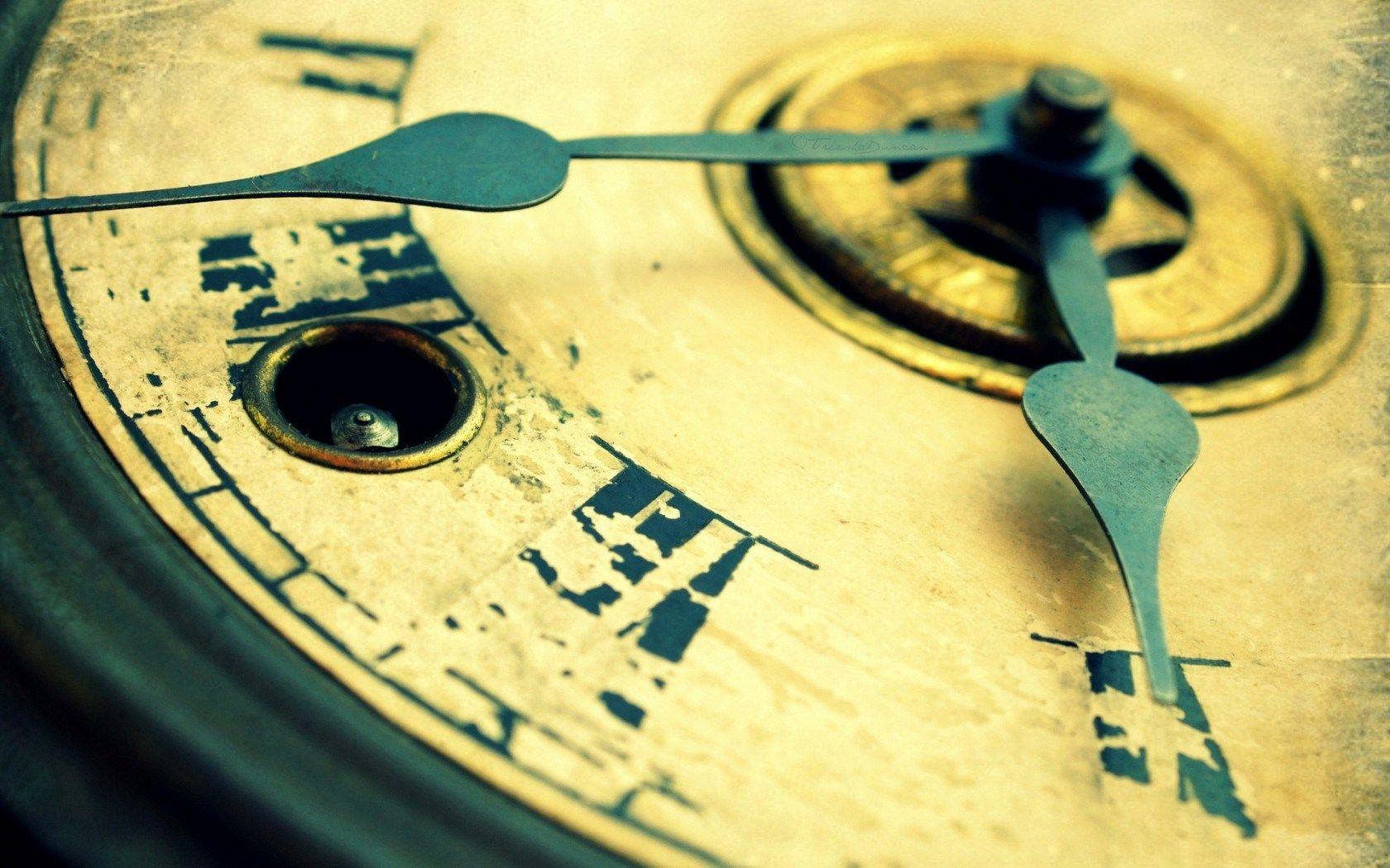 1680x1050 Clock Antique Macro