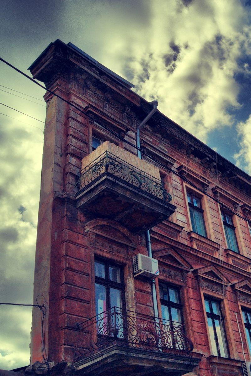 800x1200 Download wallpaper 800x1200 russian, odessa, building, sky