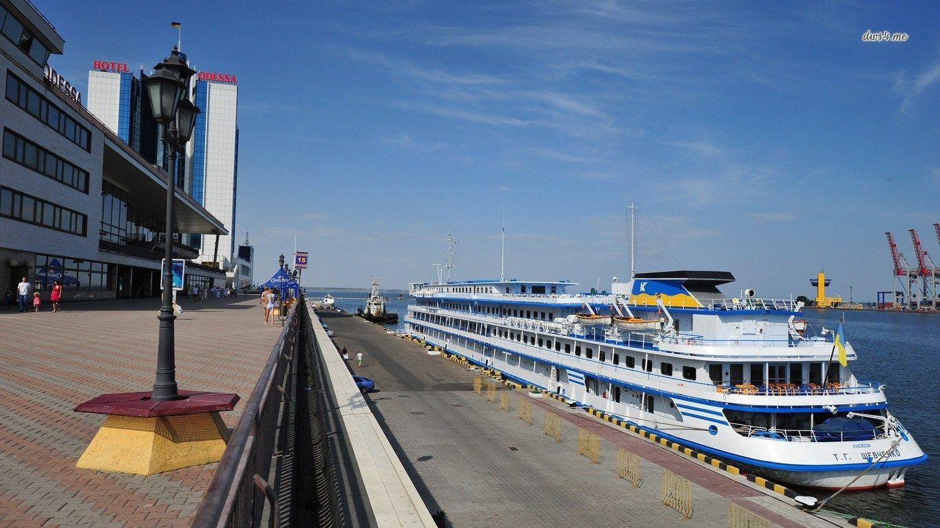 1366x768 Yacht in Odessa harbor wallpaper wallpaper