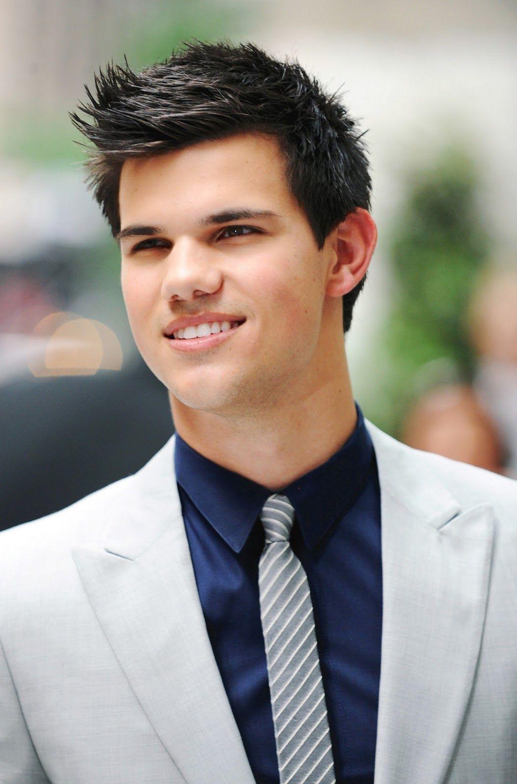 1054x1600 Taylor Lautner Wallpaper