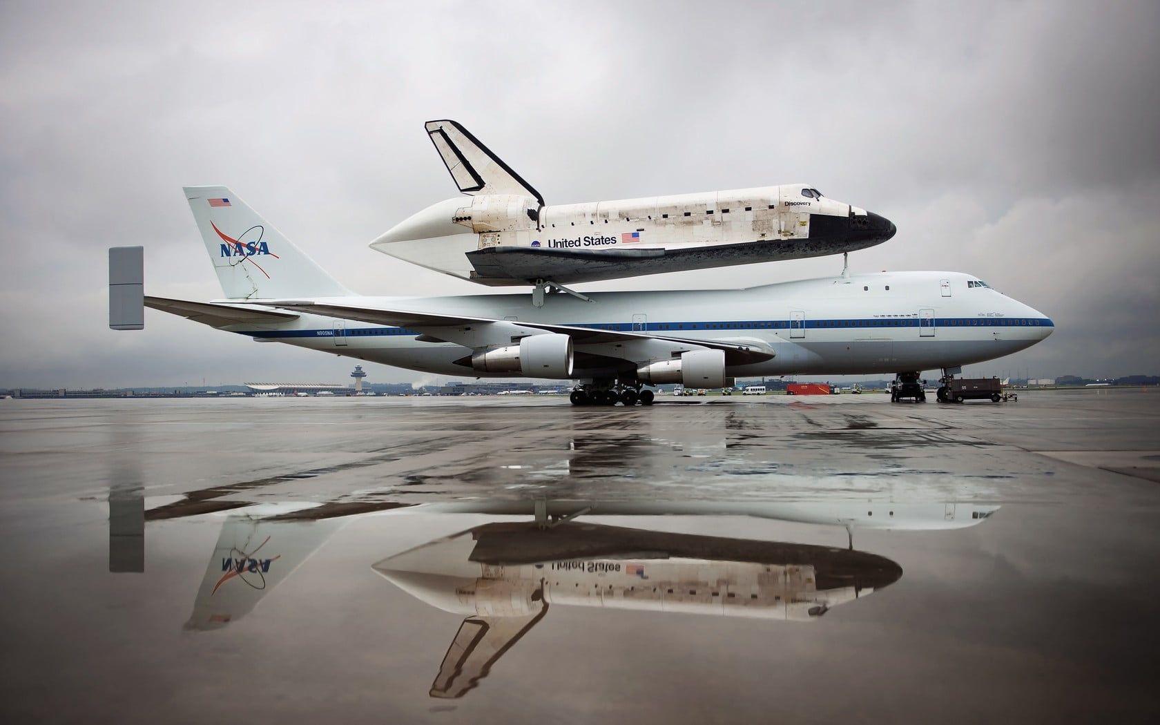 1680x1050 White and beige NASA space shuttle, NASA, Boeing space