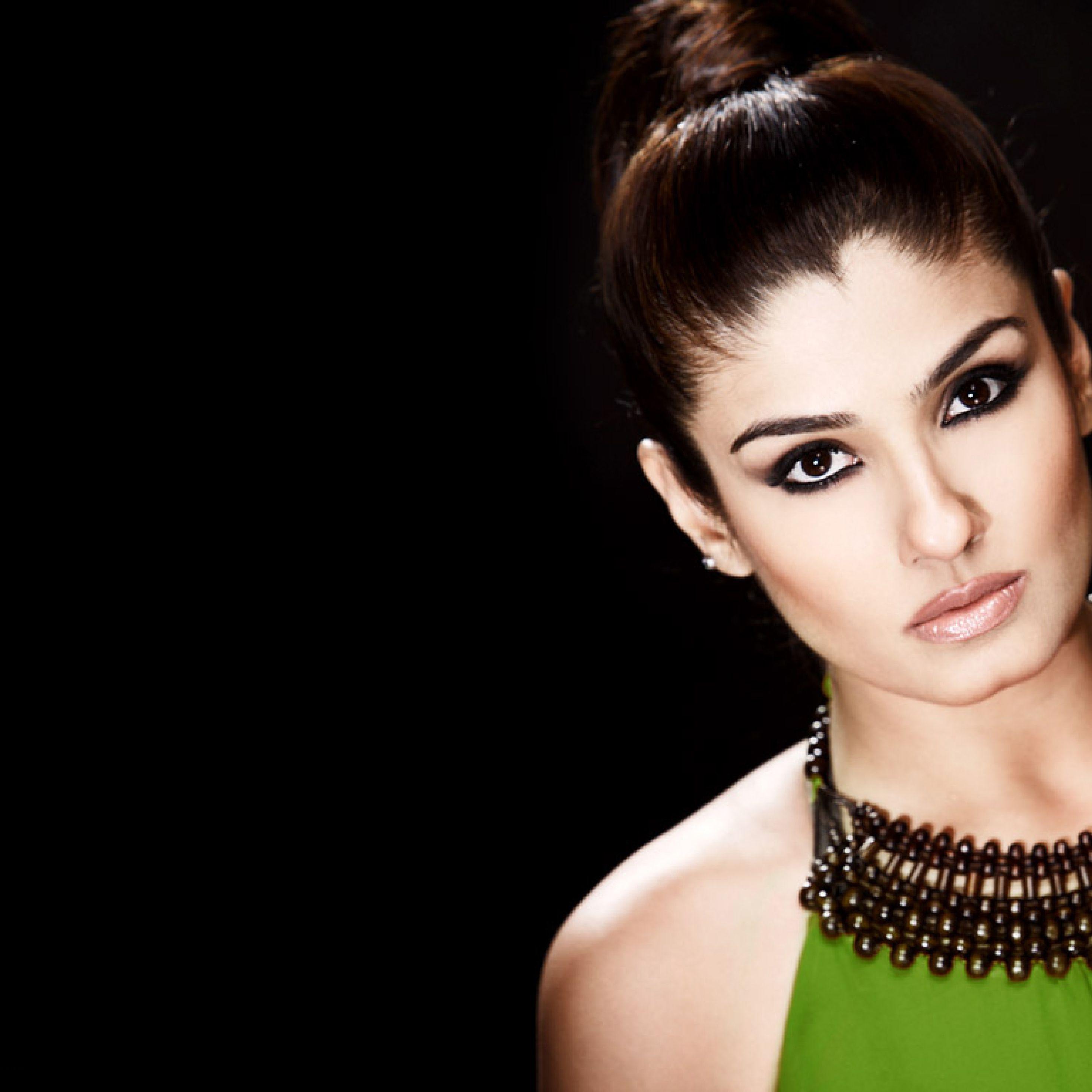 2932x2932 Raveena Tandon Cute Hot Pretty Pics iPad Pro