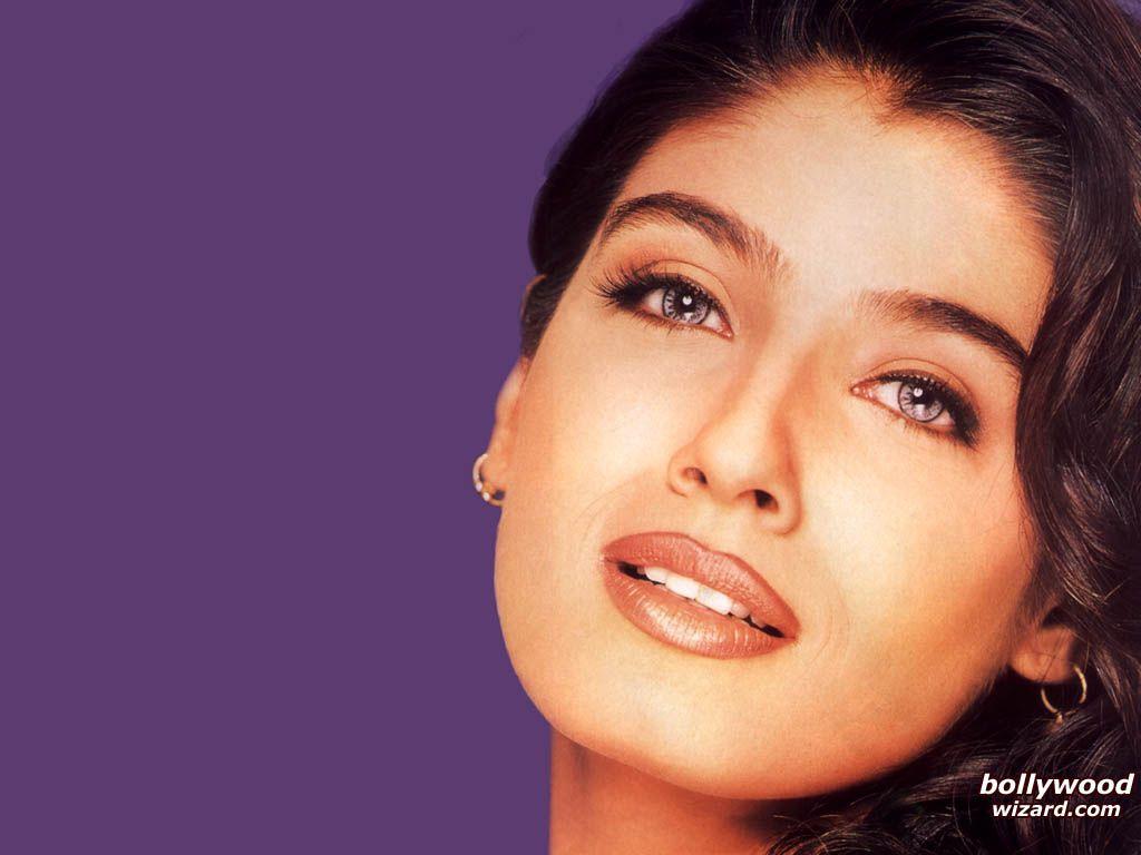 1024x768 BollywoodWizard.com : Wallpaper / Picture of Raveena Tandon