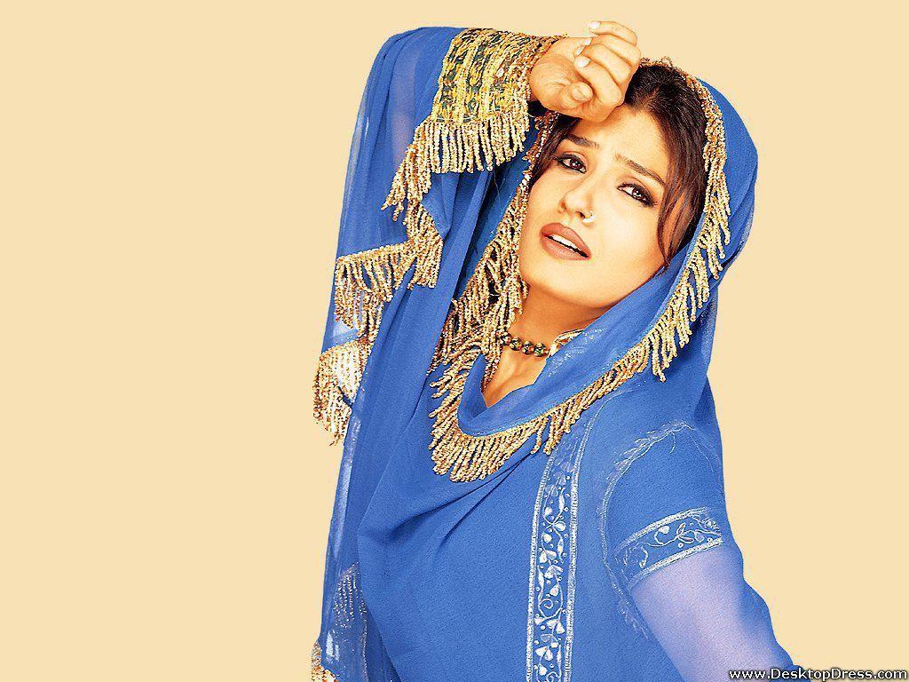 1024x768 Desktop Wallpaper Bollywood Background Raveena Tandon