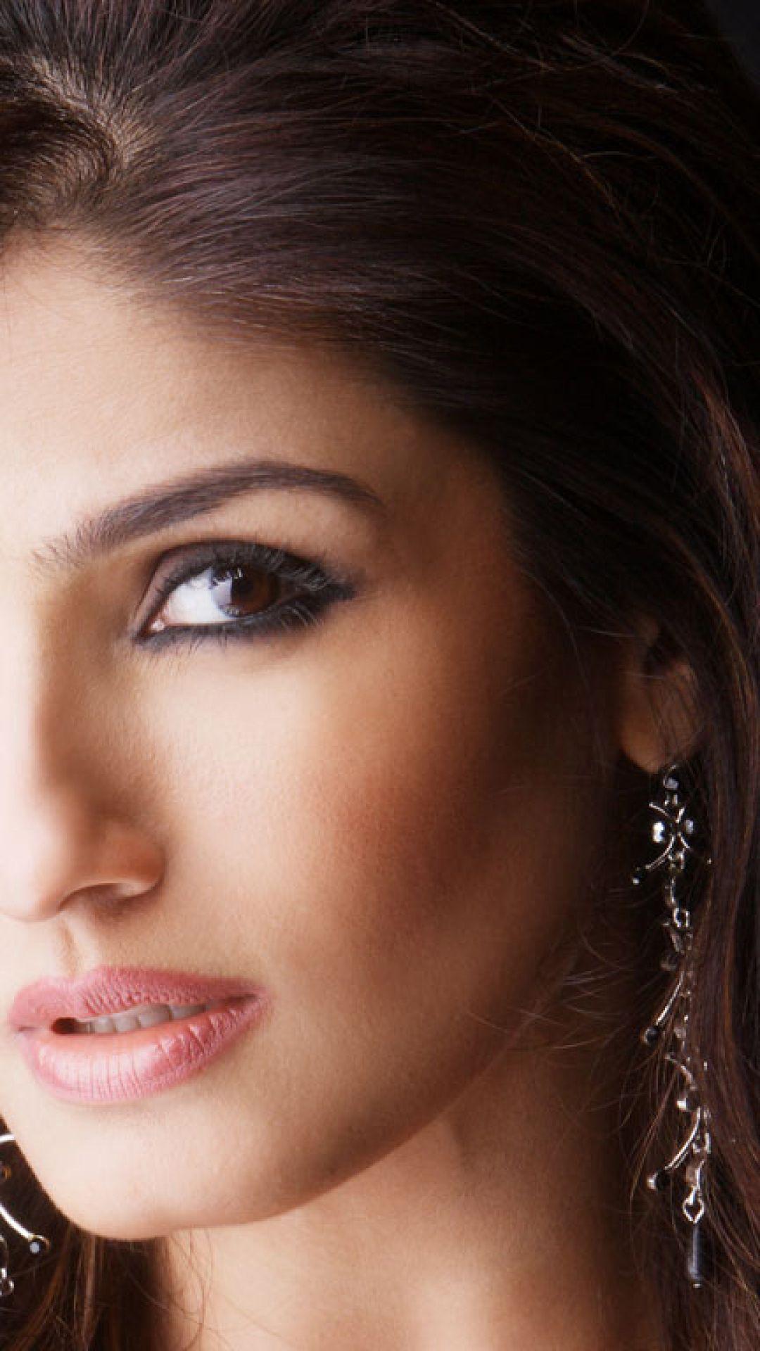 1080x1920 Raveena Tandon Close Up Wallpaper iPhone 6s, 6