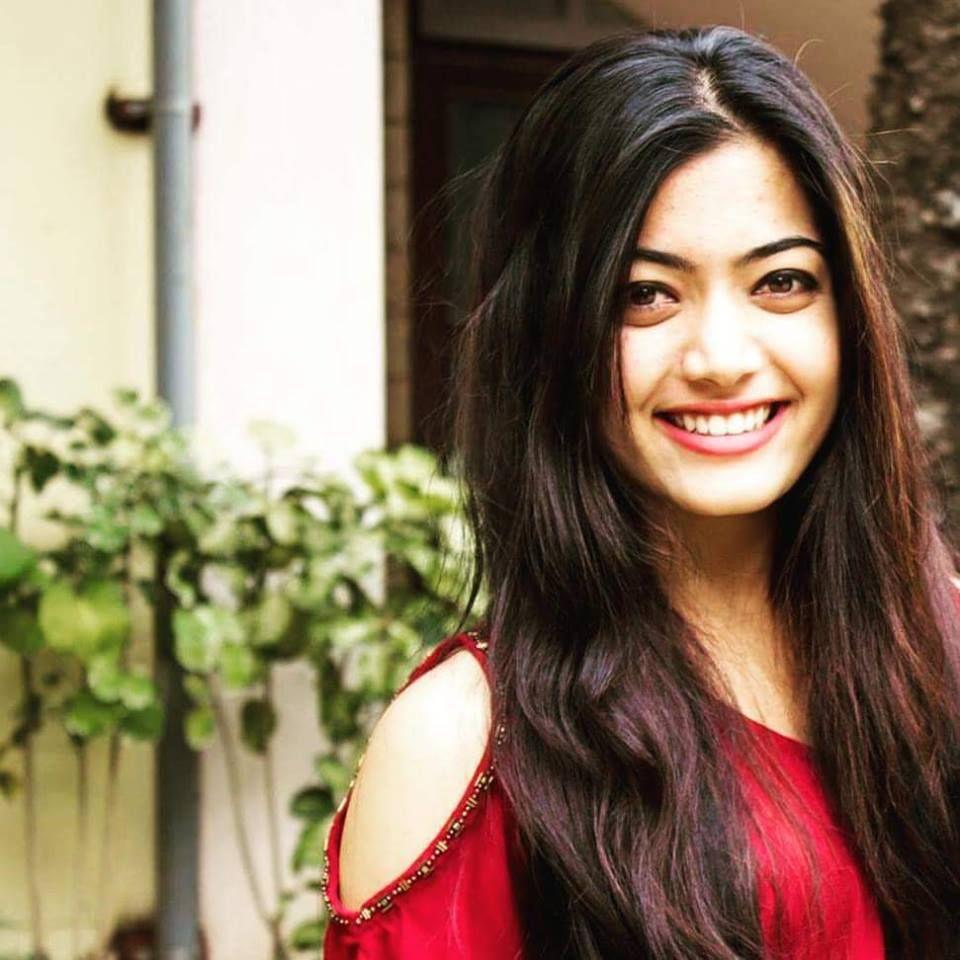 960x960 Kannada Mandanna Cute Smile Free Wallpaper