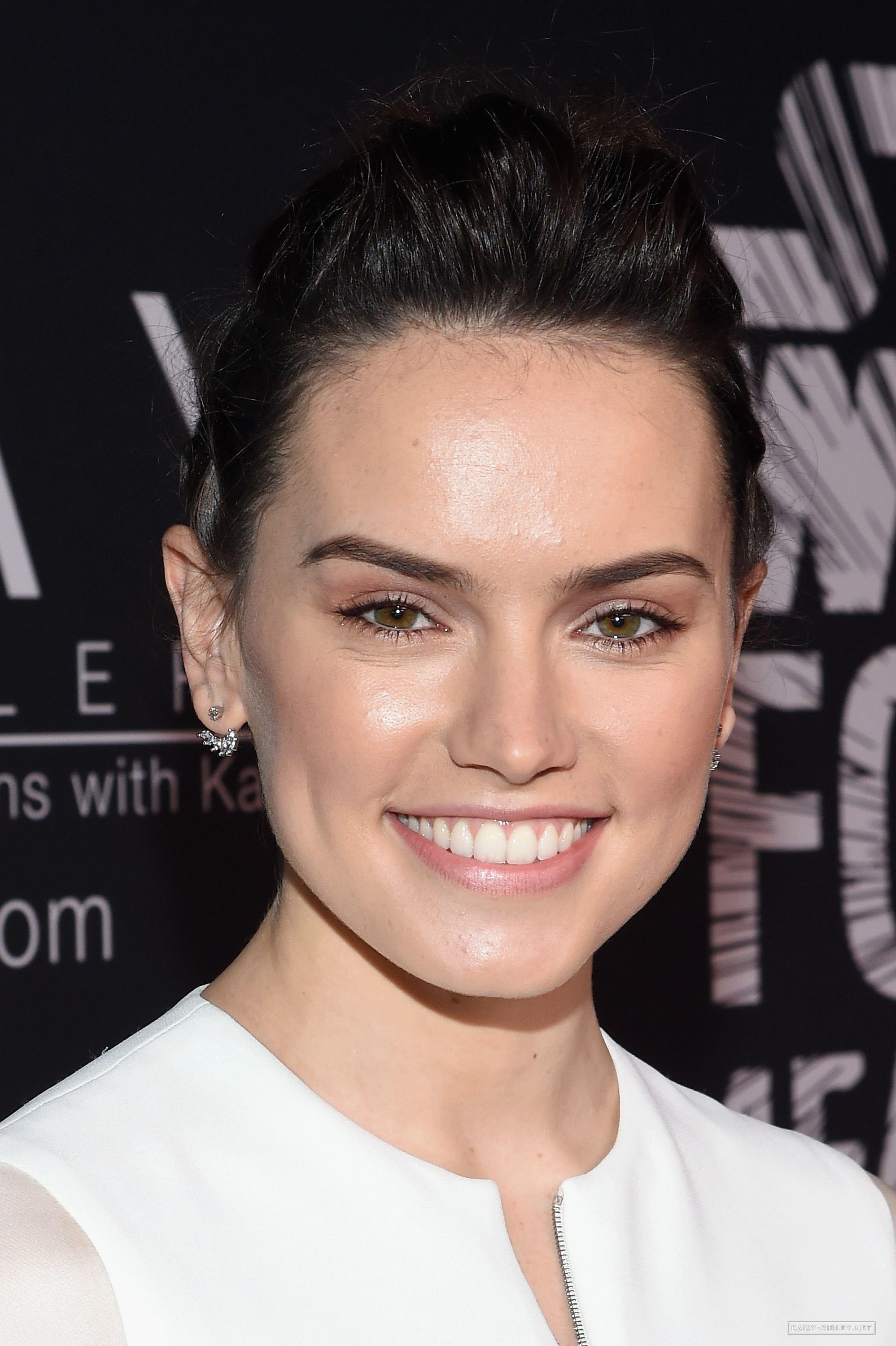 1997x3000 Daisy Ridley HD