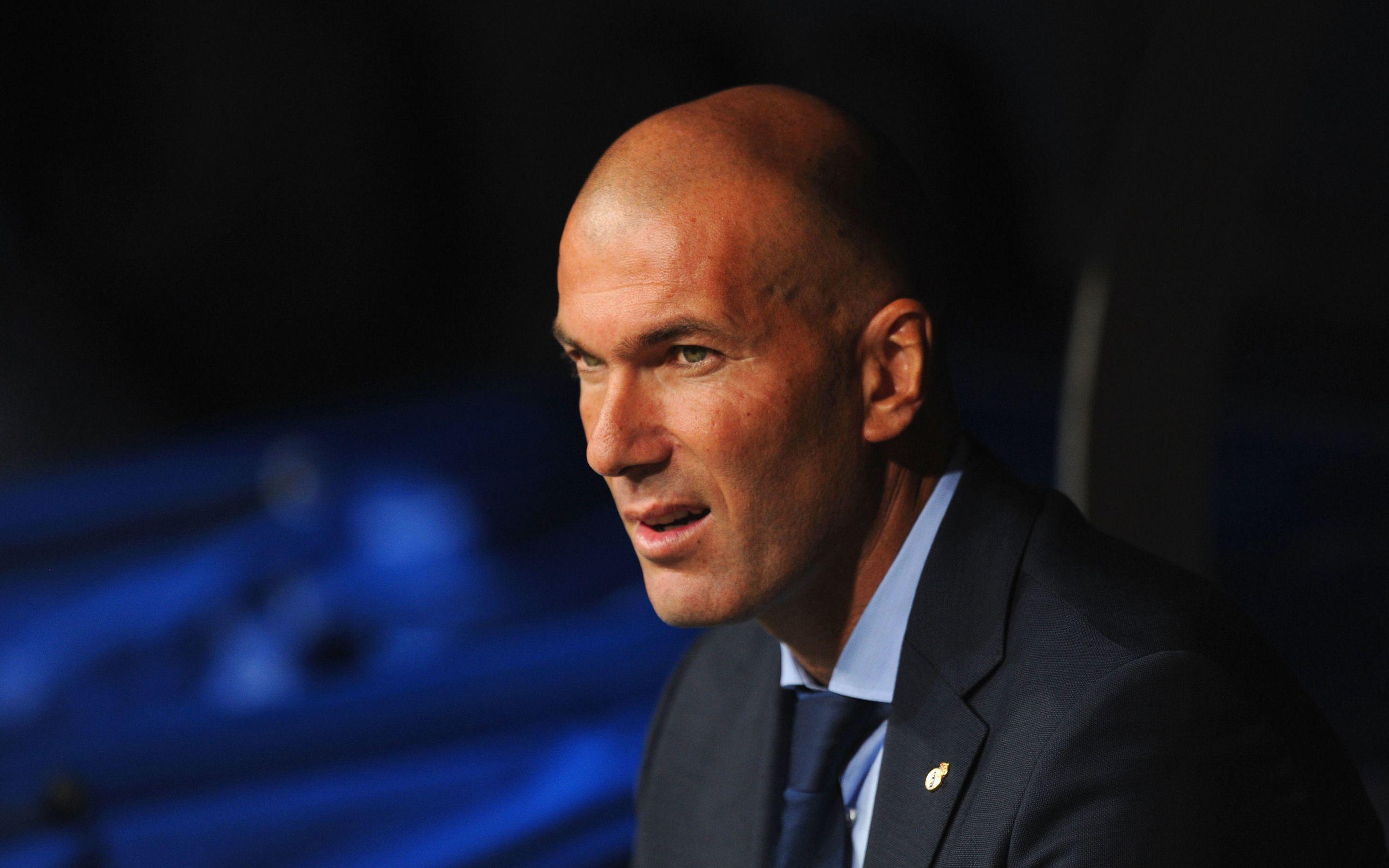2880x1800 Zinedine Zidane, Football Manager, Football Stars