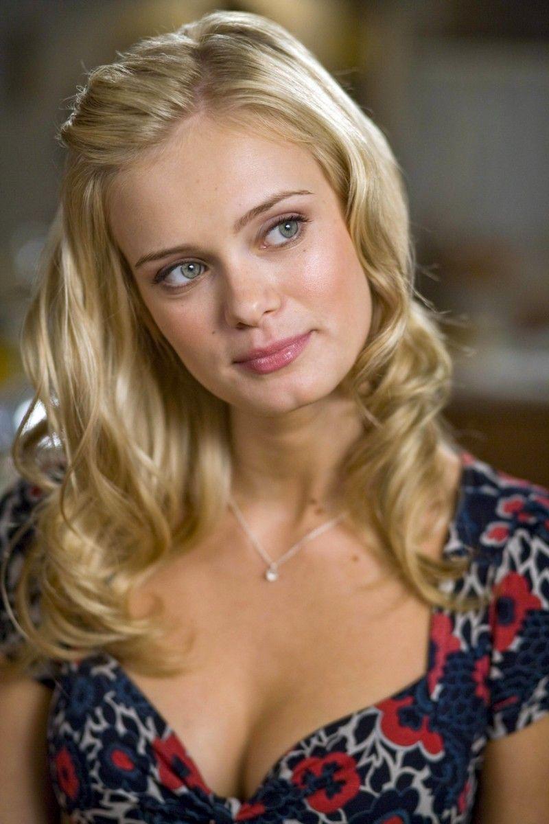 800x1200 Sara Paxton wallpaper
