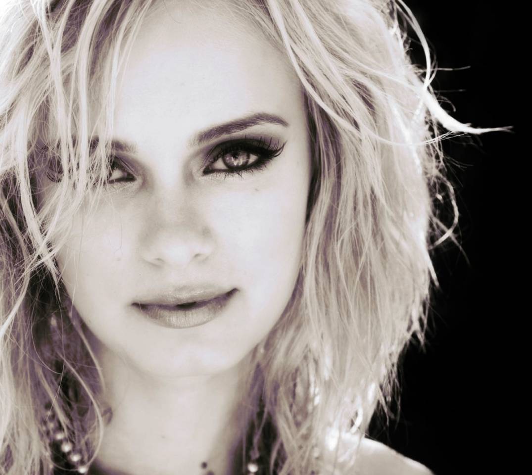 1075x960 Sara Paxton wallpaper