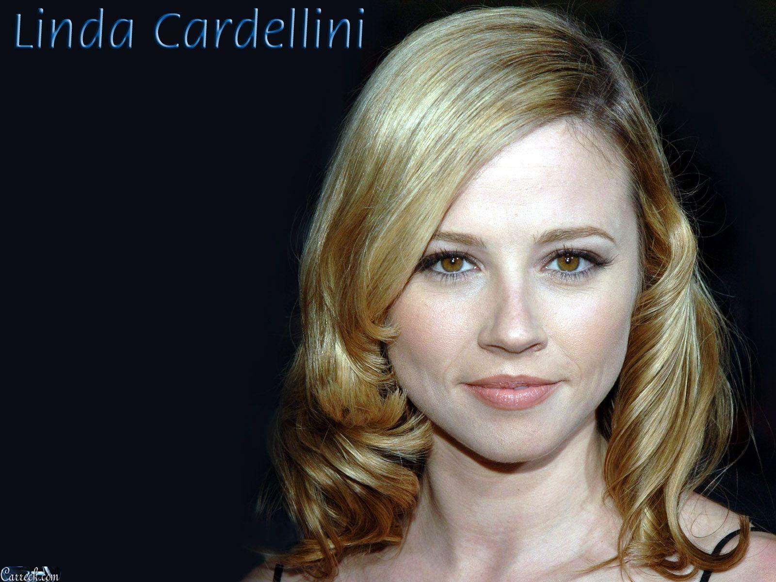 1600x1200 Linda Cardellini Wallpaper