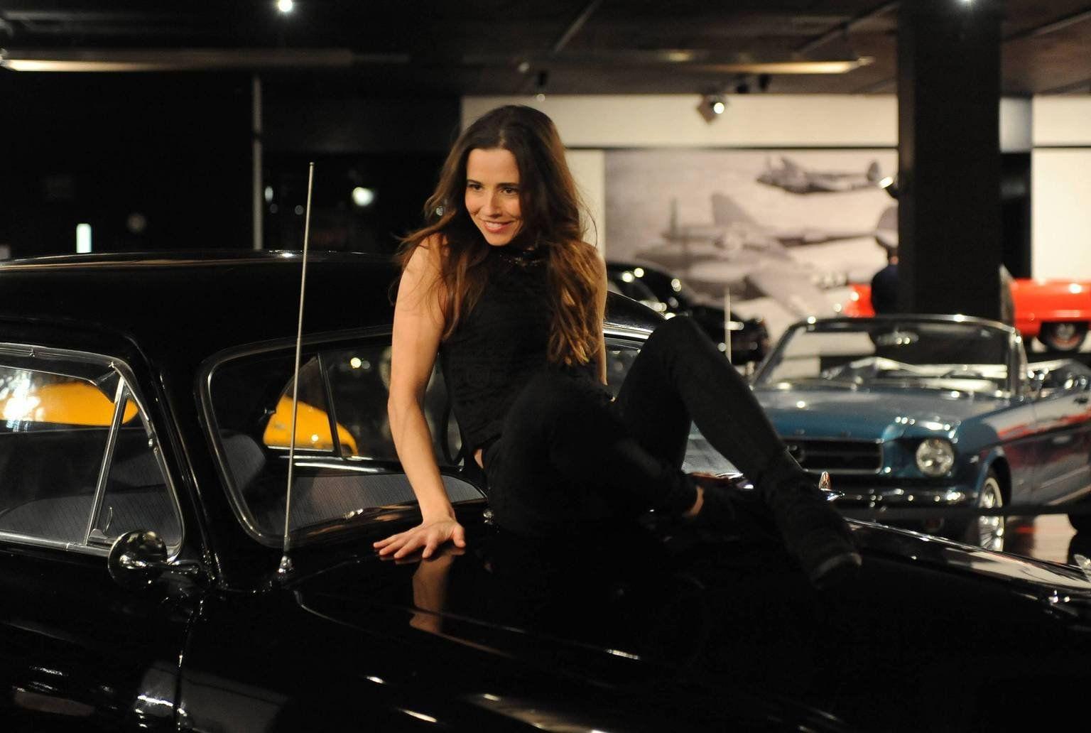 1536x1032 Linda Cardellini Wallpaper and Background Imagex1032