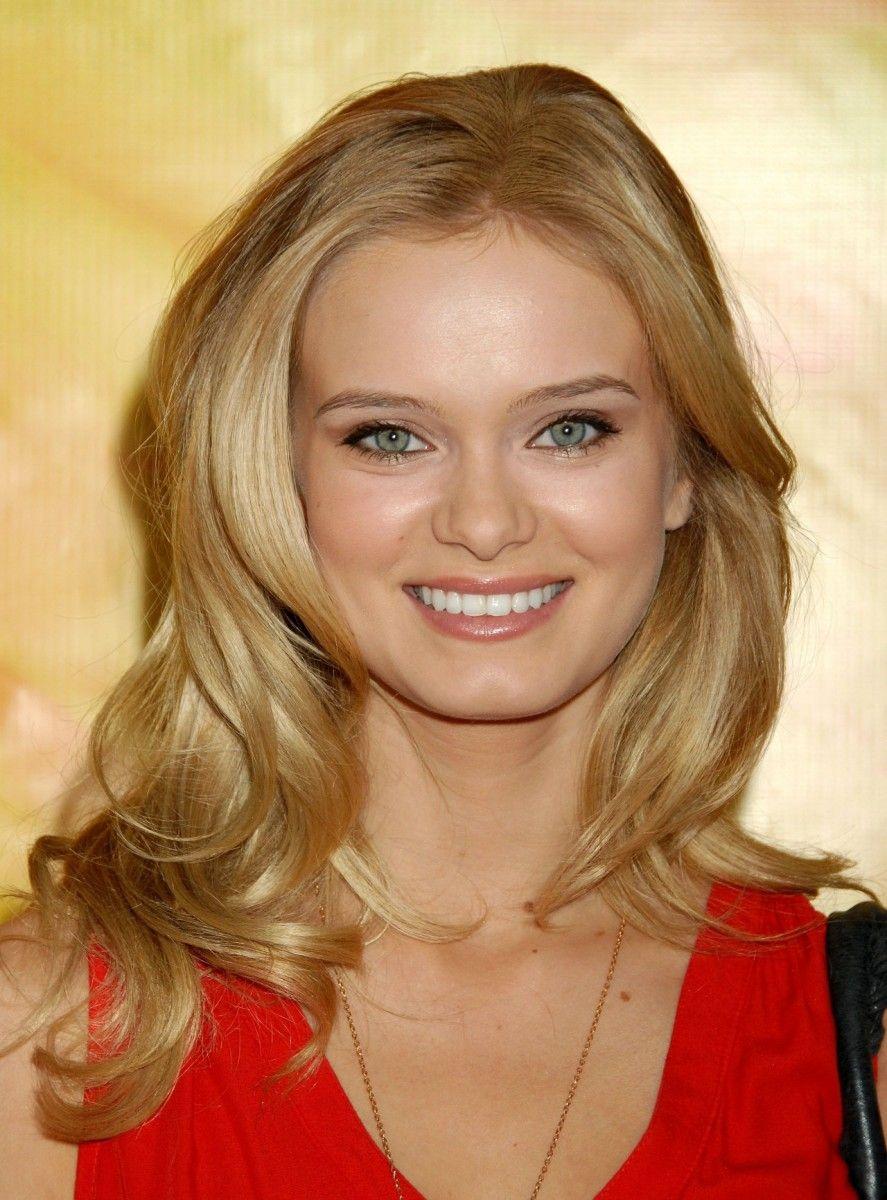 887x1200 Sara Paxton wallpaper
