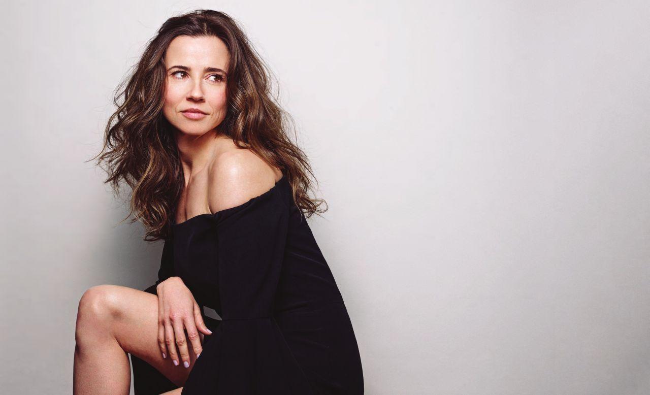 1280x778 Linda Cardellini Photohoot