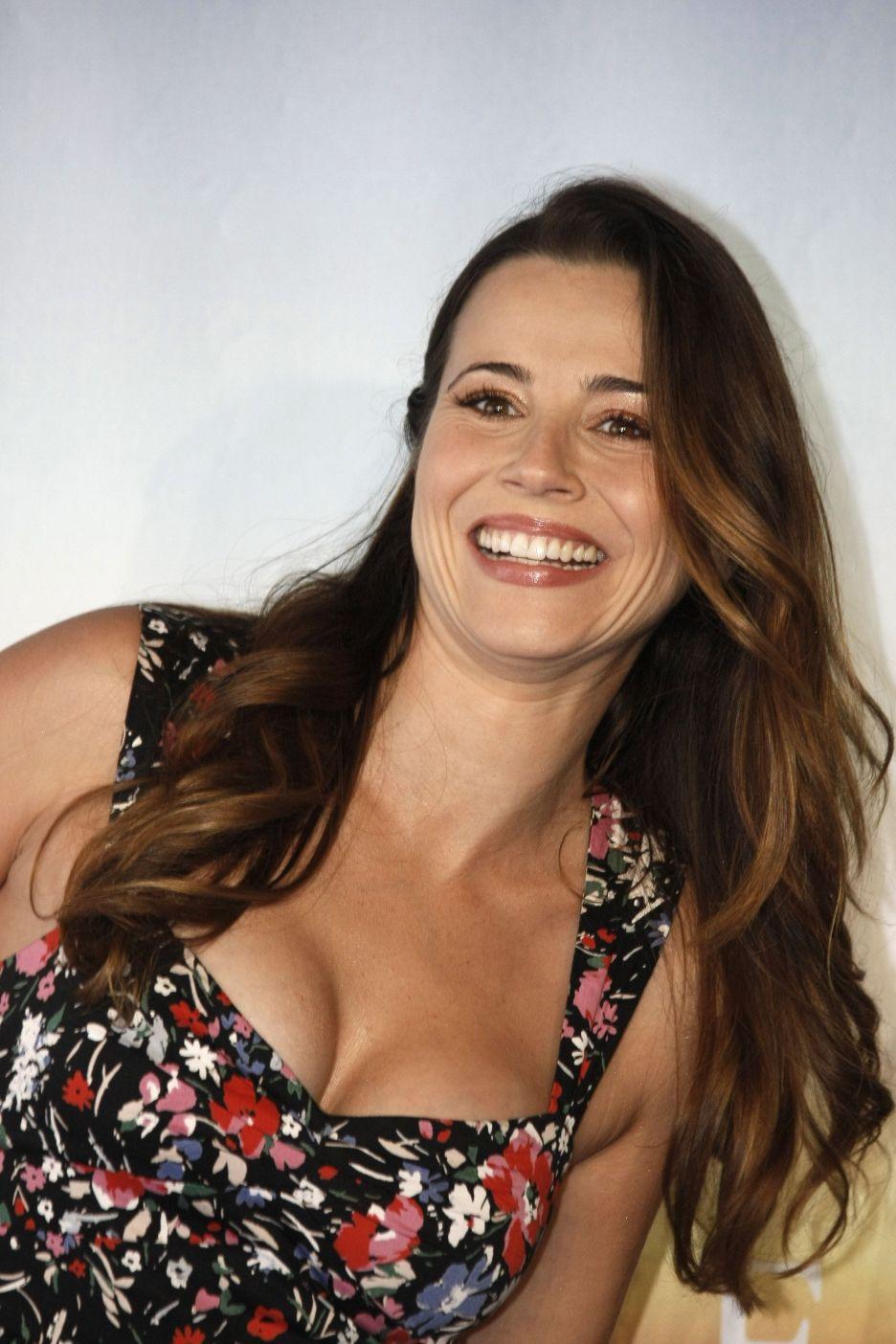 936x1404 Picture of Linda Cardellini Of Celebrities