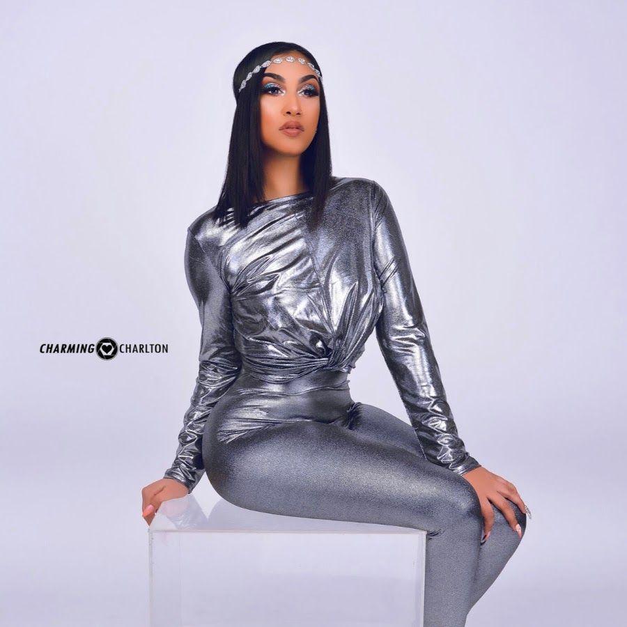 900x900 Queen Naija Wallpaper