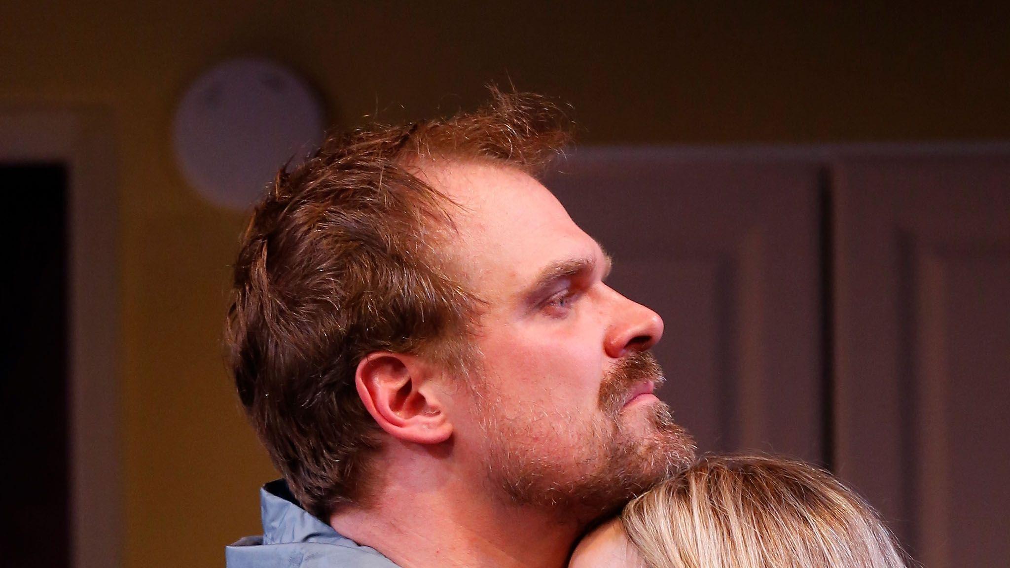 2048x1152 David Harbour Wallpaper