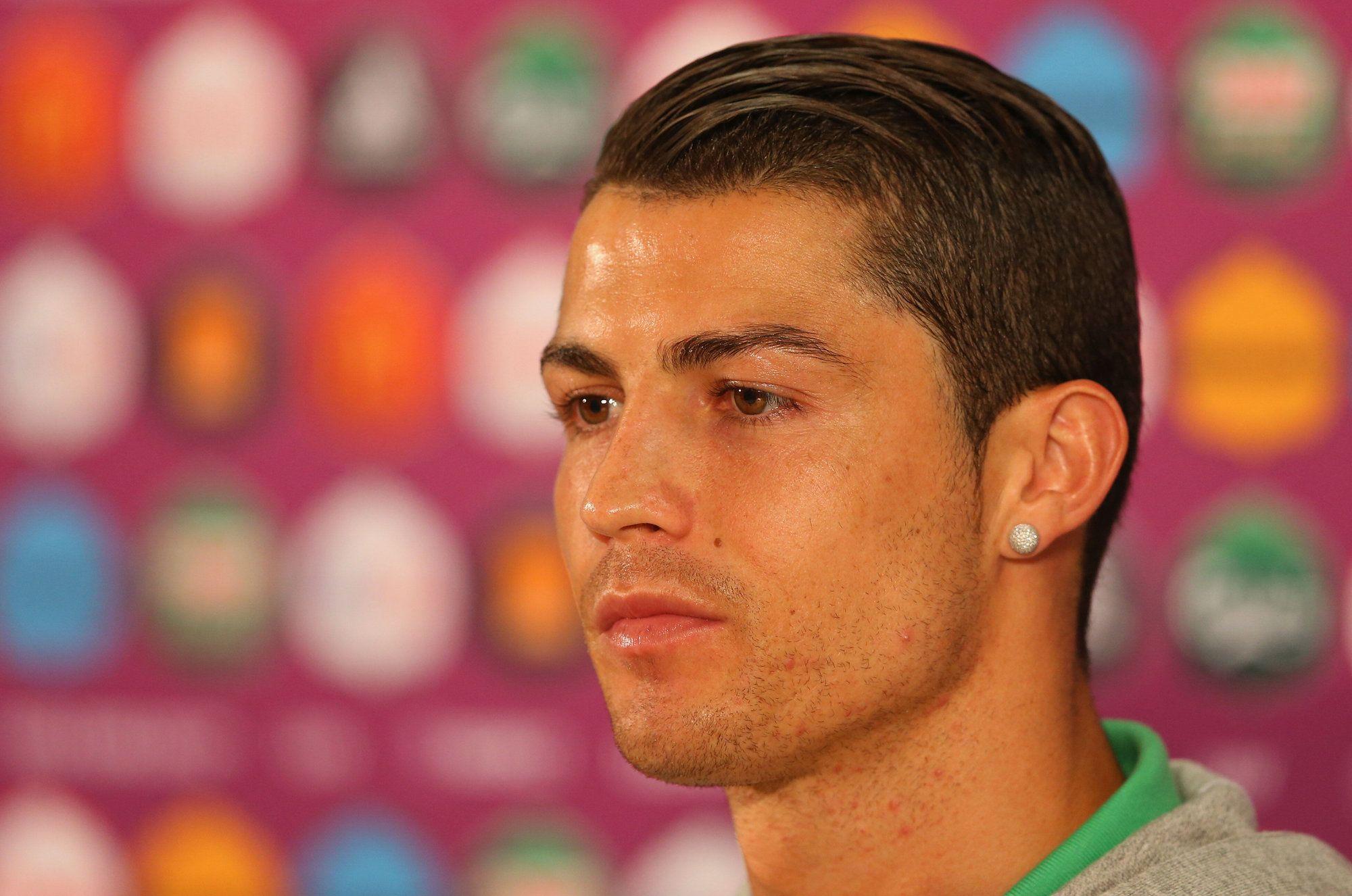 Kiểu tóc nam 2000x1326: Kiểu tóc Cristiano Ronaldo mới Full HD