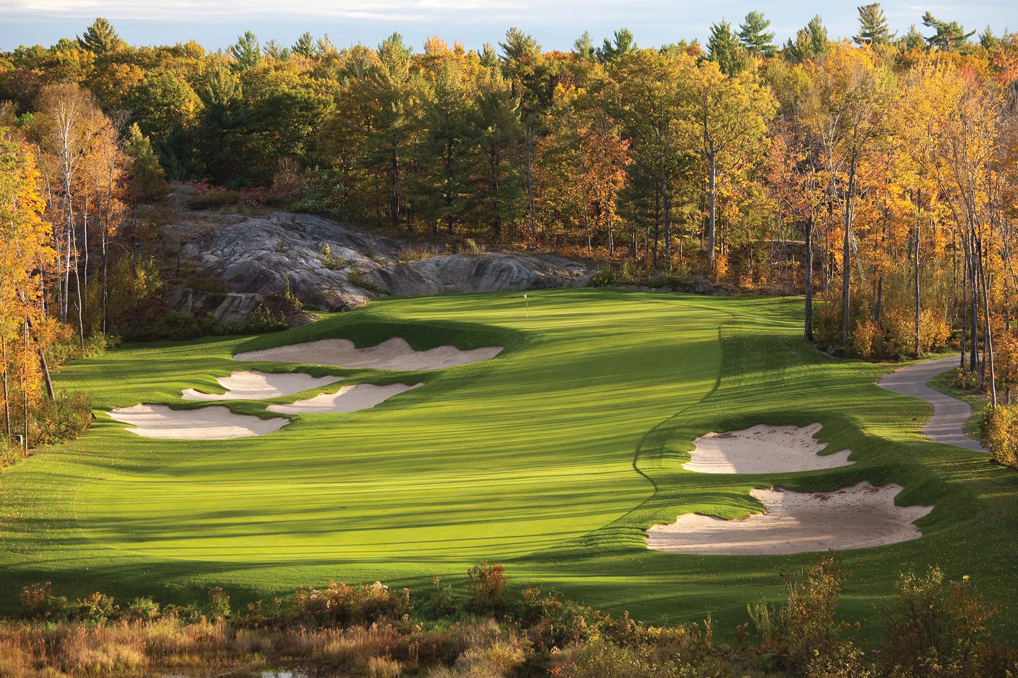 2000x1333 Wallpaper Mural Golf in the Fall