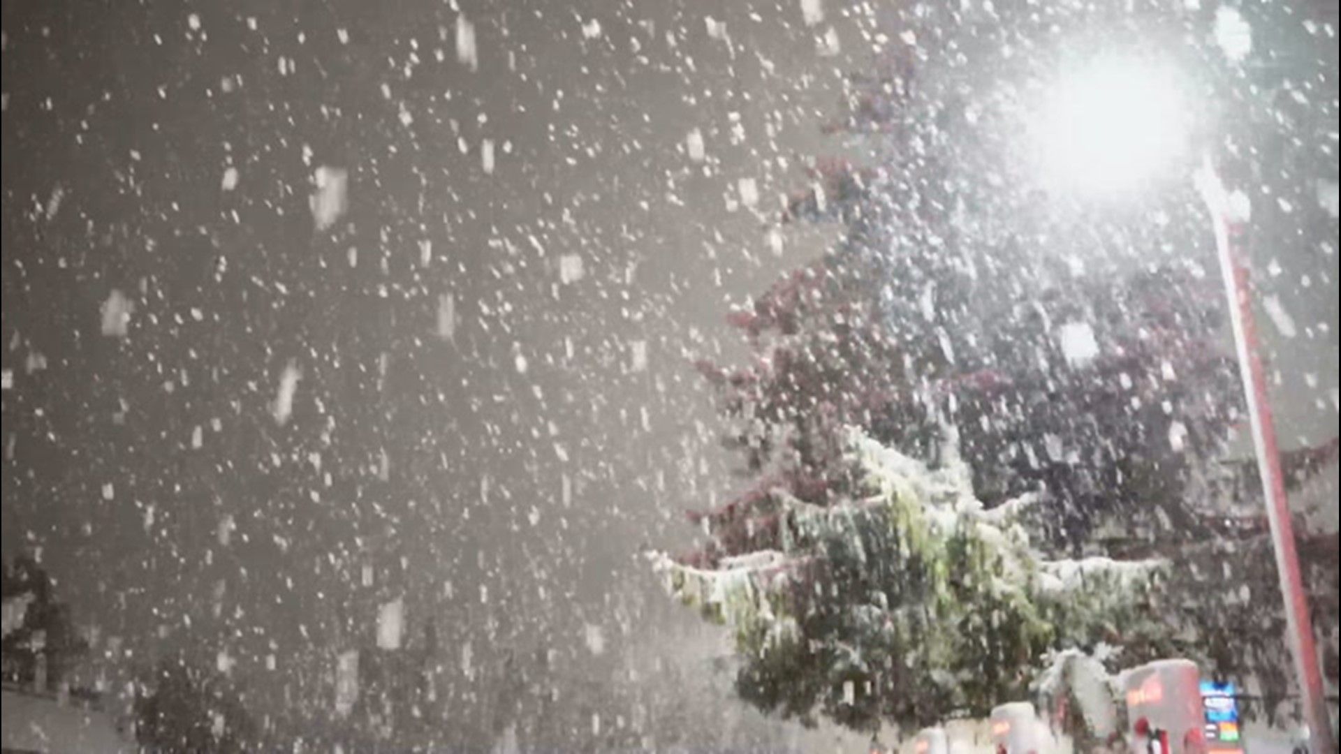 1920x1080 Heavy rain and snow snarls traffic