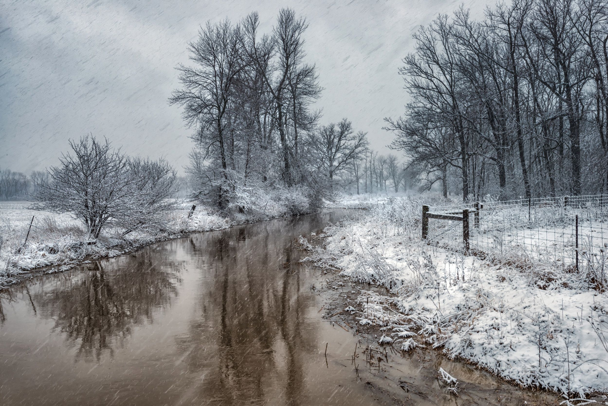 2499x1668 Download Fence Reflection Rain Snow