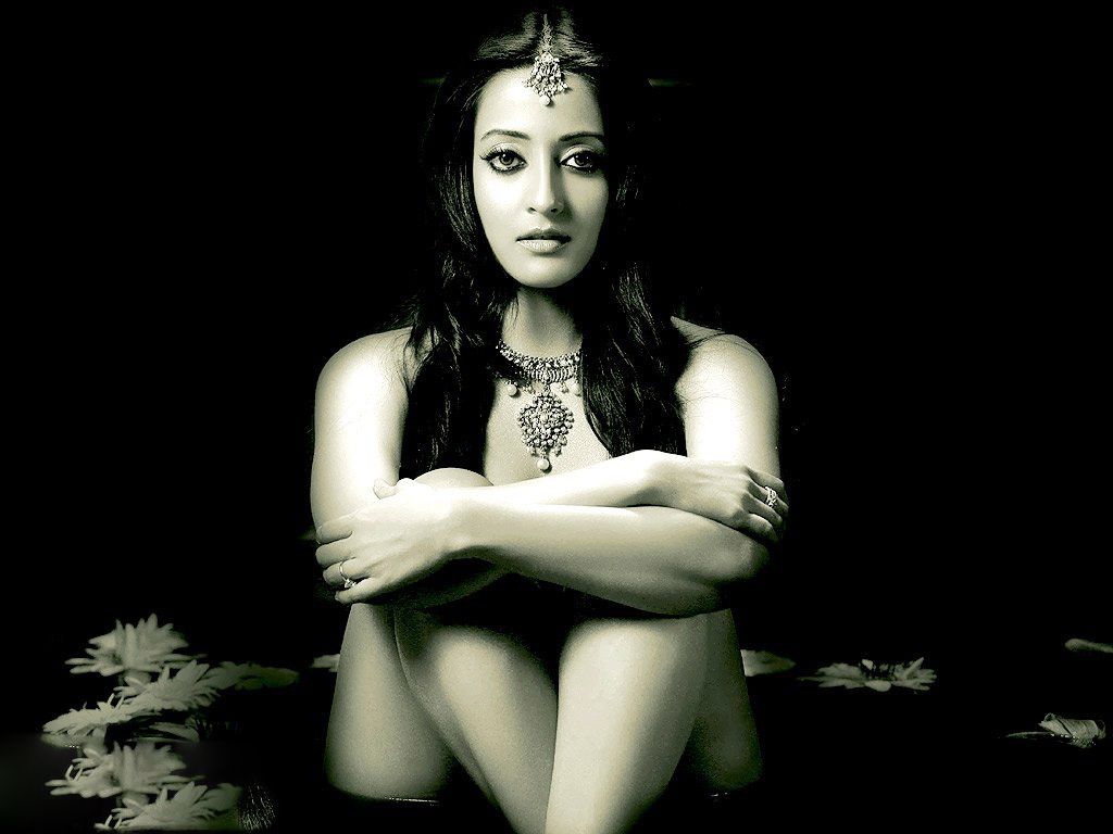 1024x768 Raima Sen Latest Hot Wallpaper