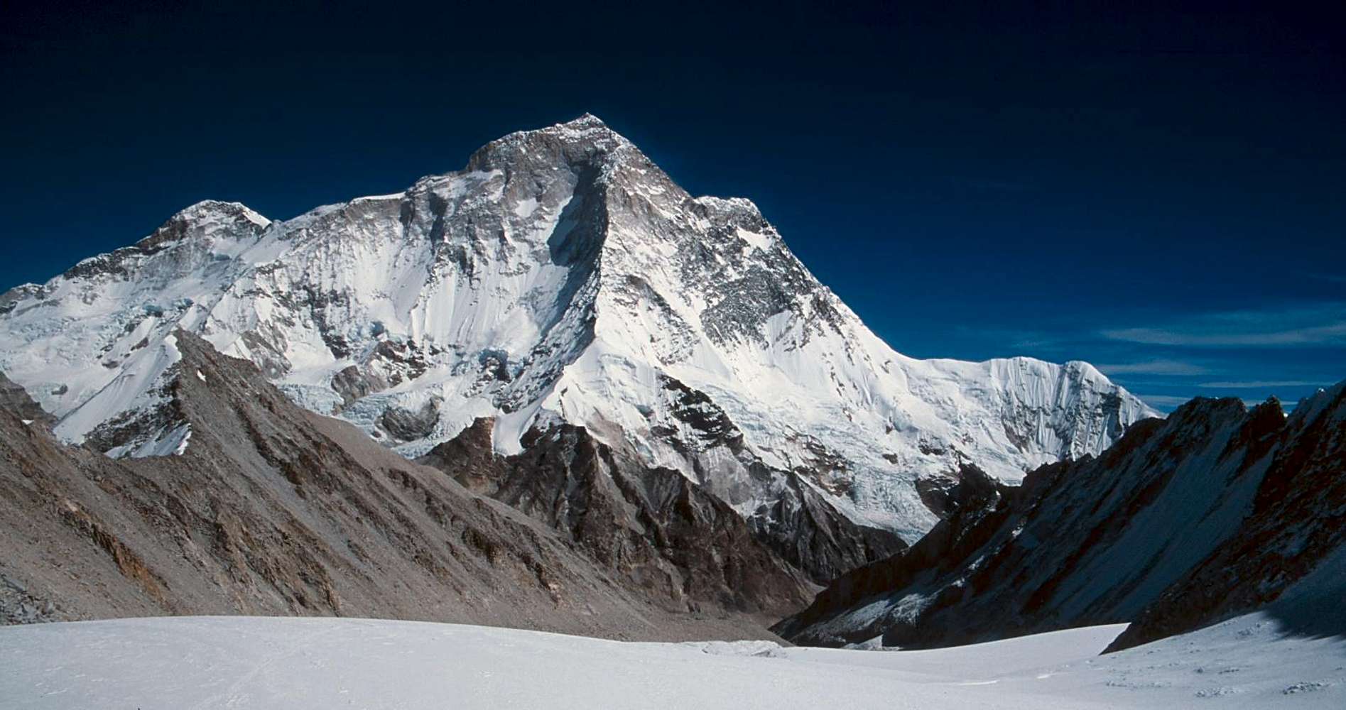 1895x1000 Portrait of Makalu : Photo, Diagrams