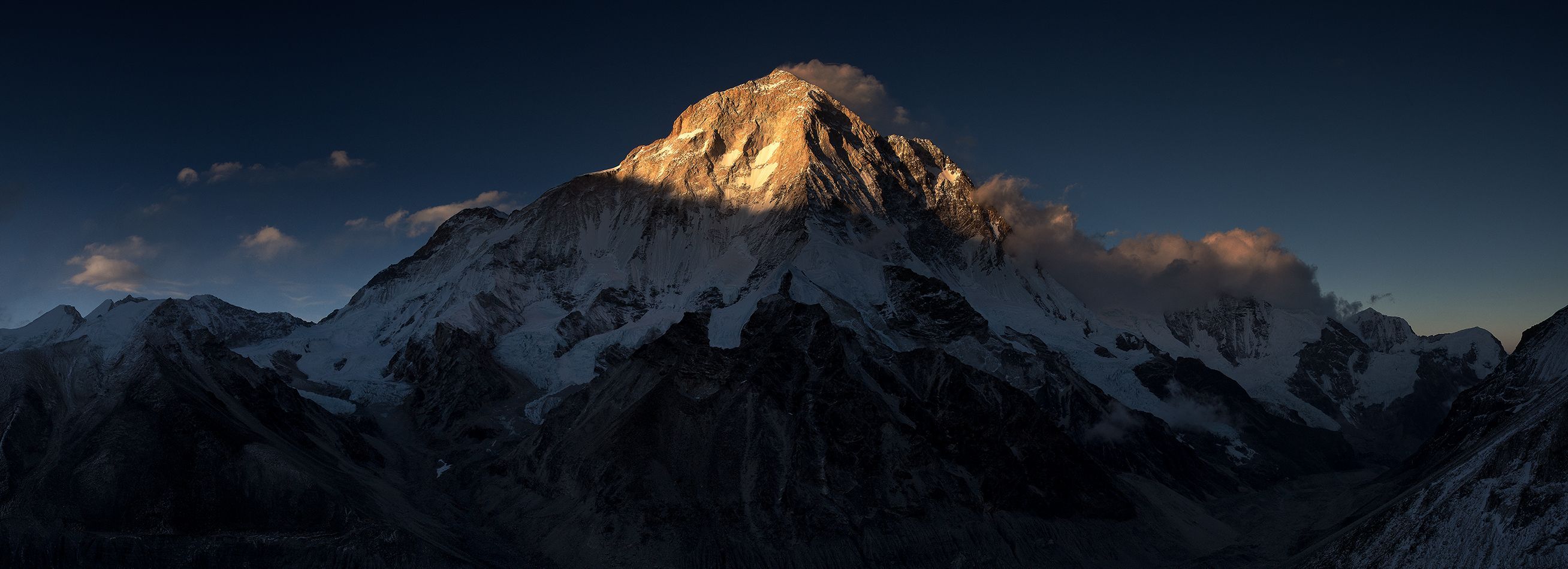 2616x950 Sunset on Makalu मकालु (8481m)