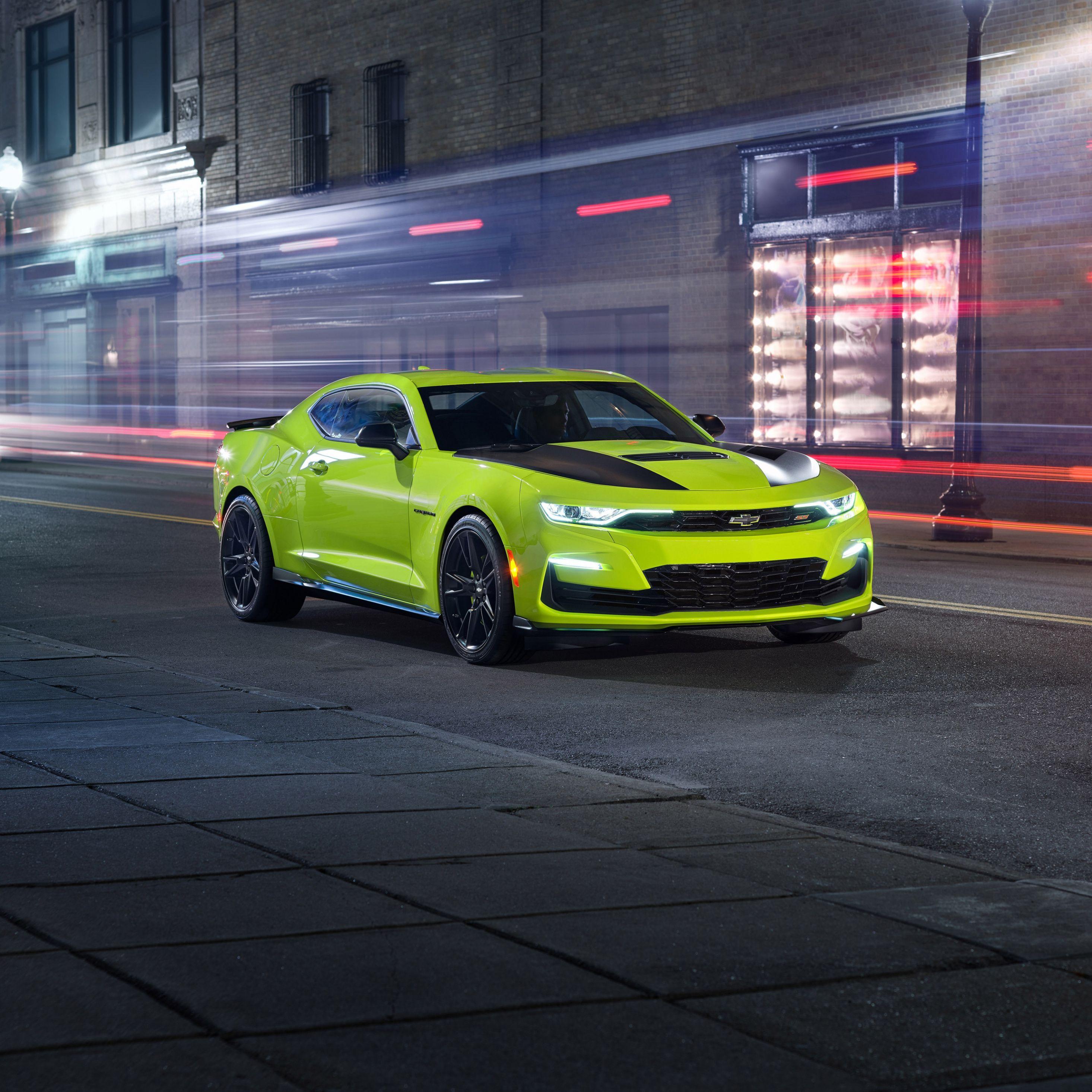 2932x2932 Download Green, Chevrolet Camaro SS, motion blur wallpaper