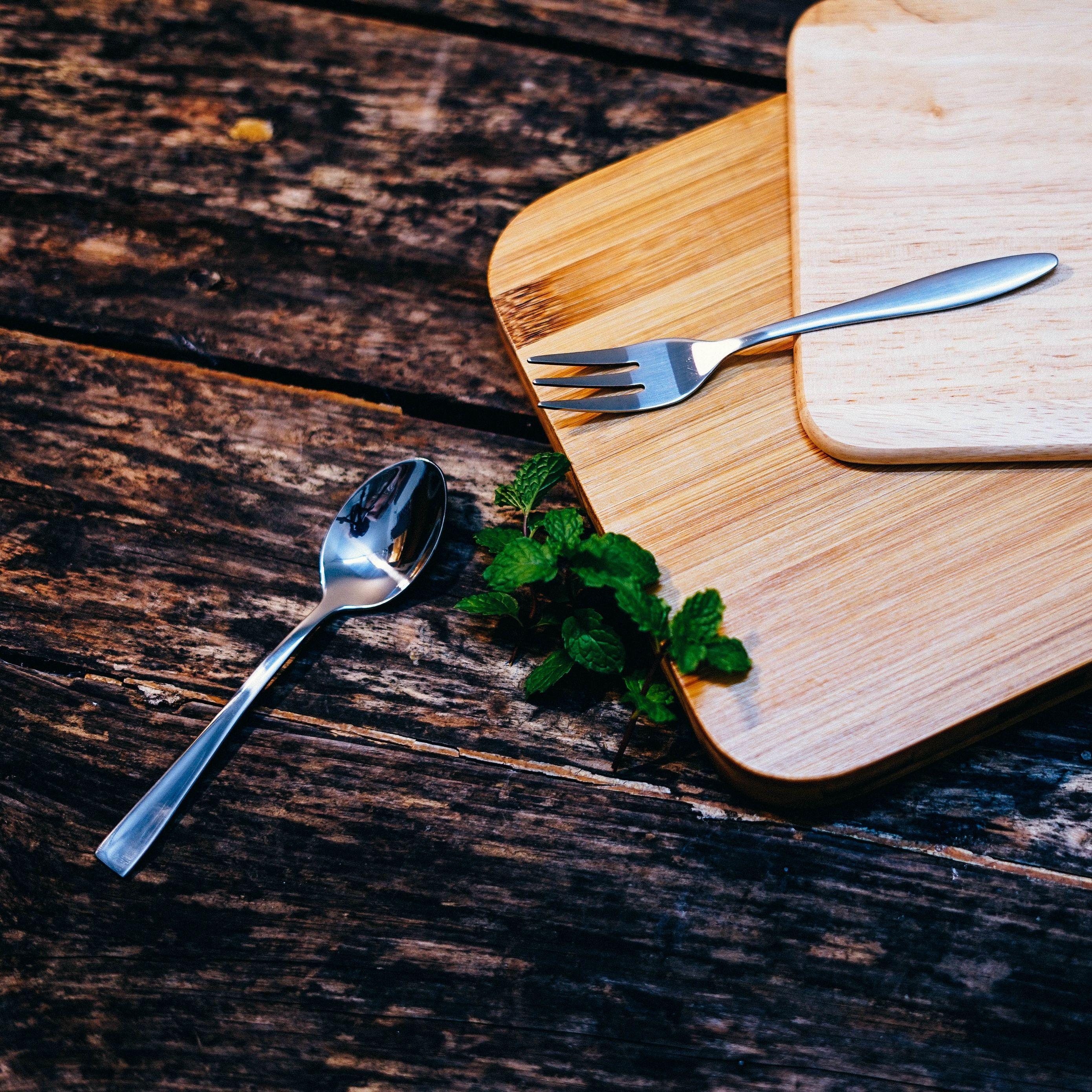2780x2780 Download wallpaper 2780x2780 cutting board, fork, mint
