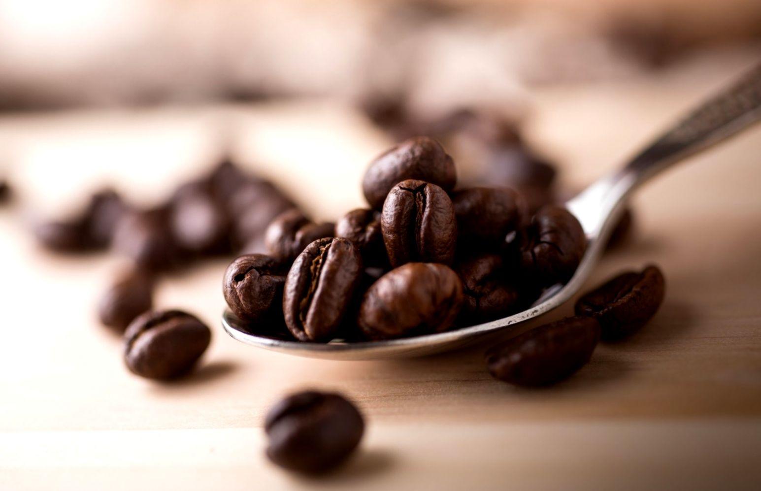 1545x997 Spoon Coffee Beans Close HD Wallpaper