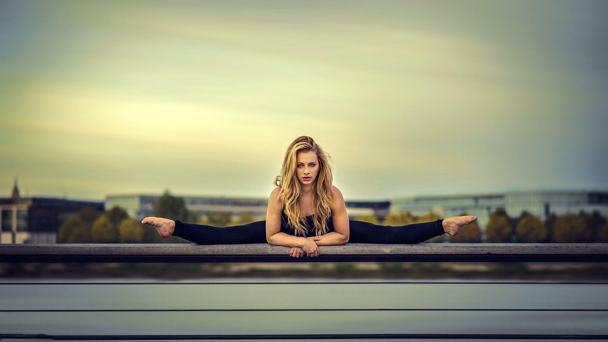 2000x1125 Yoga Desktop Wallpaper