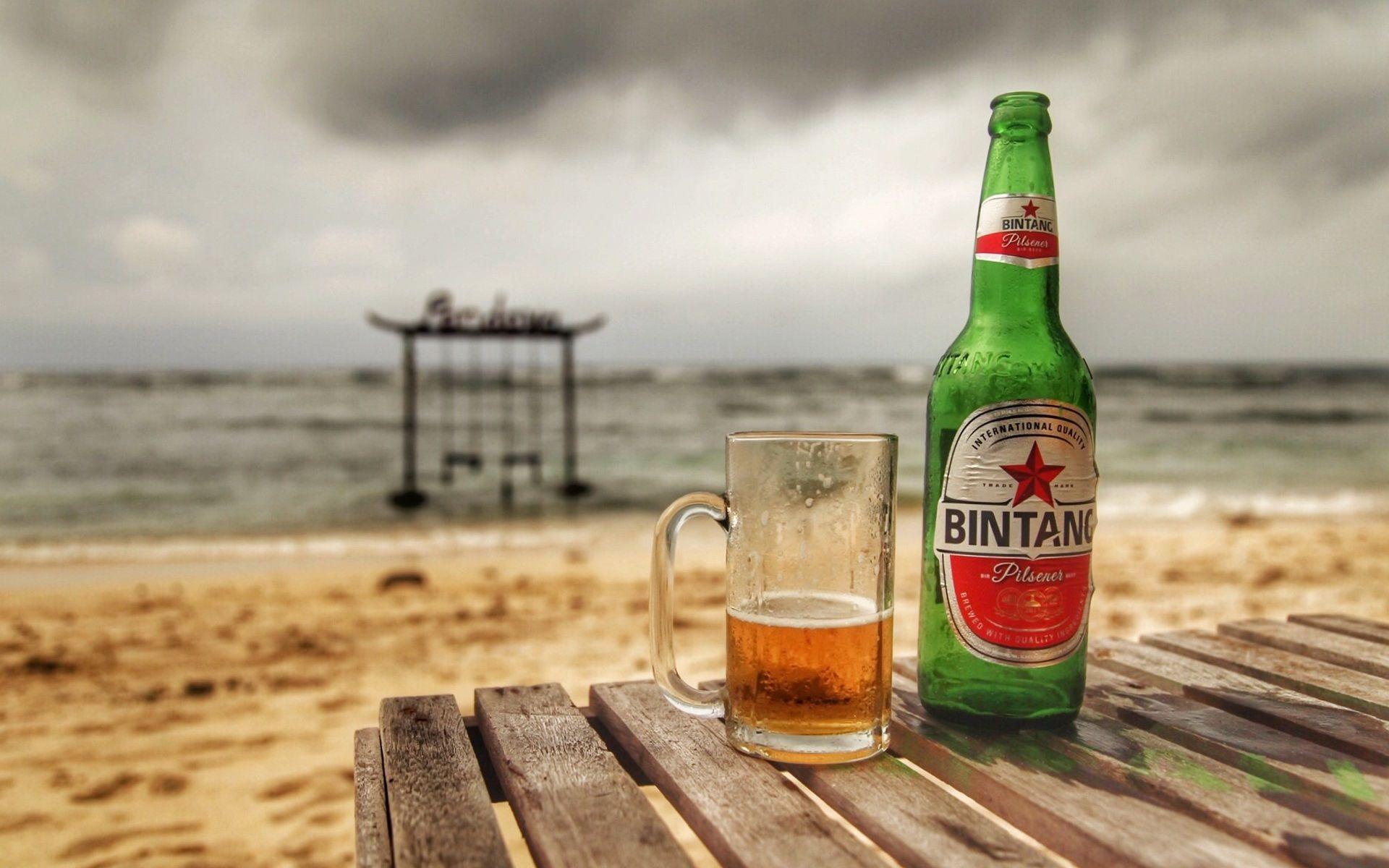 1920x1200 Wallpaper Summer drinks, beer, bottle, cup, beach 1920x1200