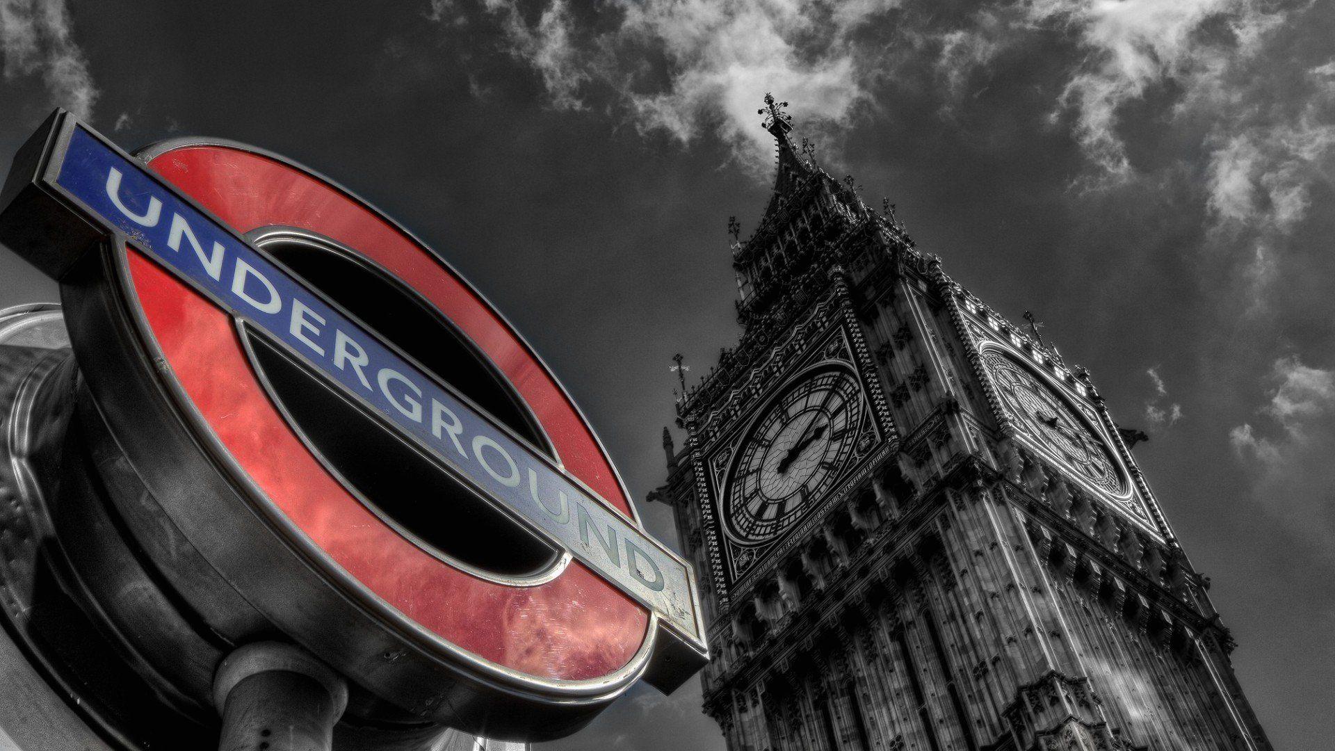 London Underground Wallpaper