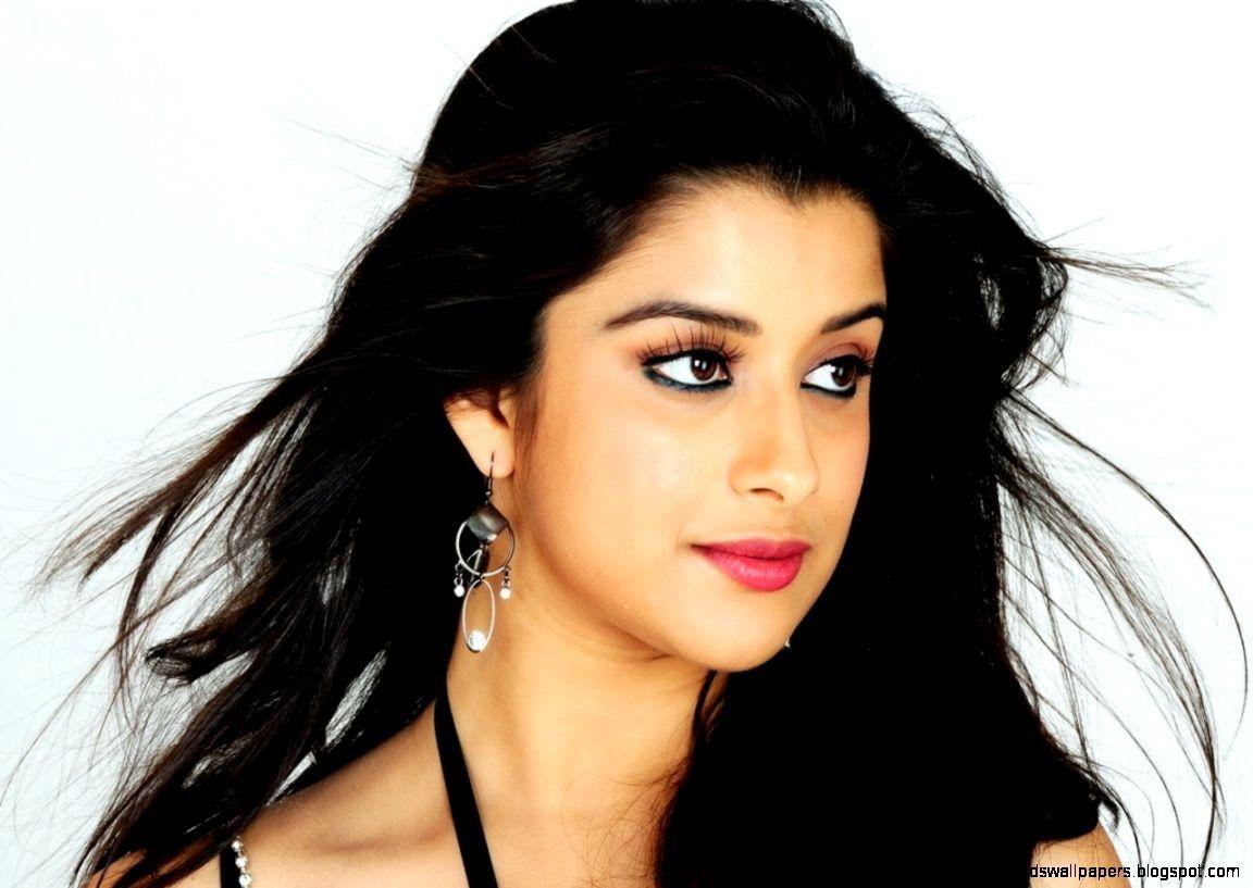 1152x817 Indian Beautiful Women Wallpaper Mobile