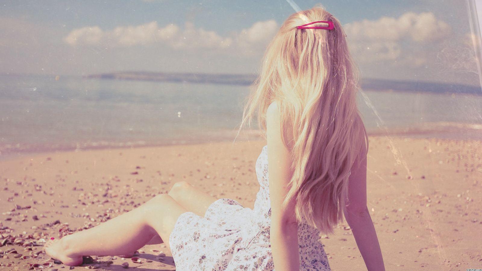 1600x900 Girl On Beach Wallpaper