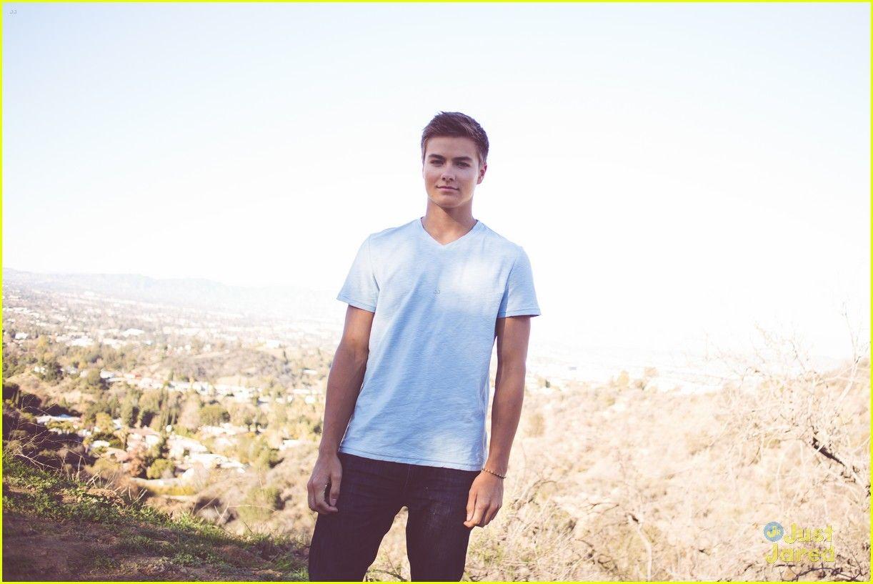 1222x817 Peyton Meyer Dishes on Lucas & Riley's Relationship on 'Girl