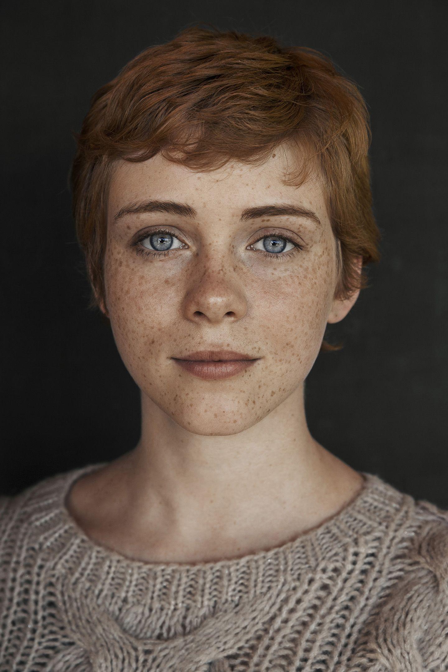 1440x2160 Sophia Lillis