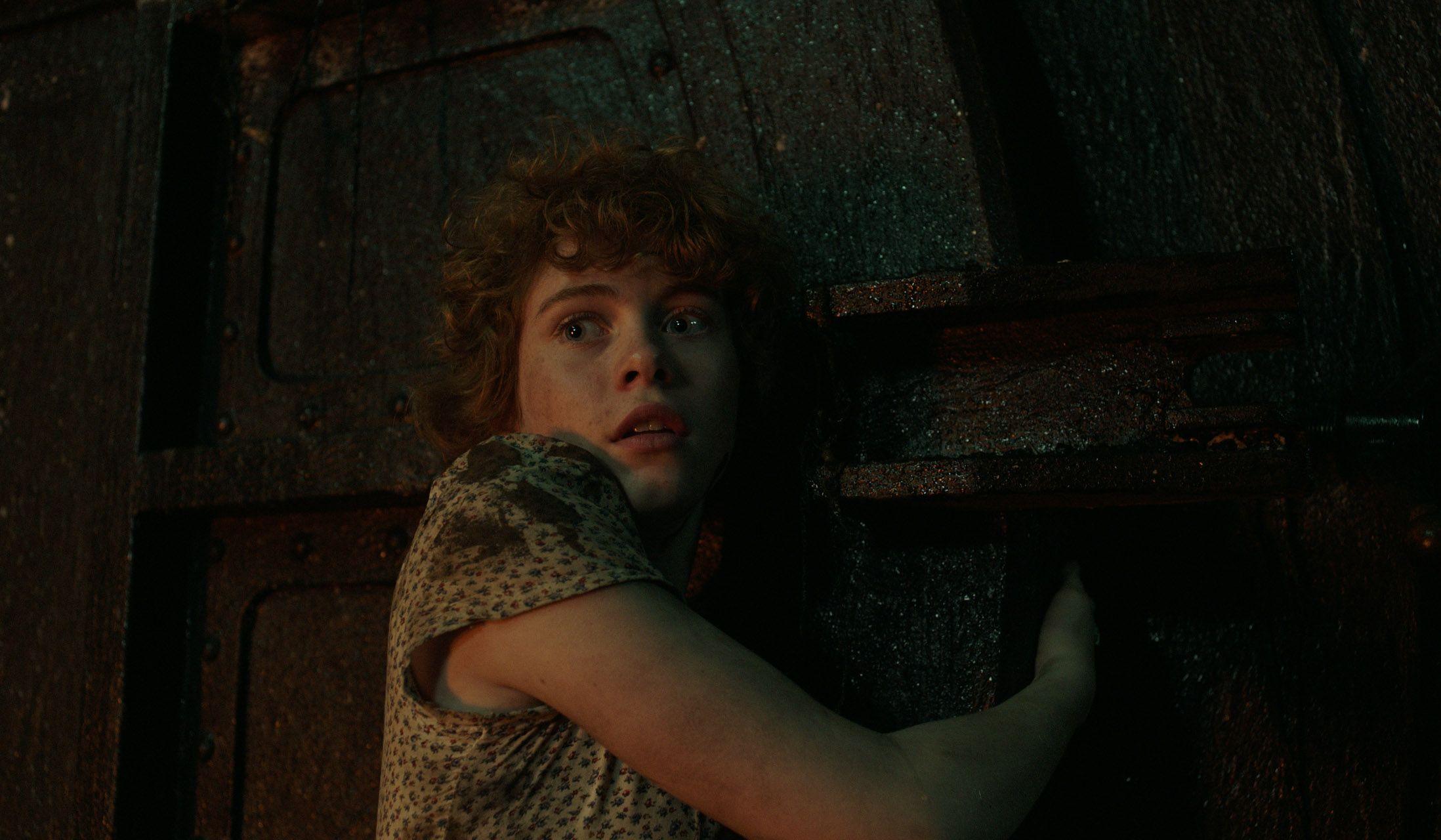 2196x1280 Sophia Lillis HD Wallpaper