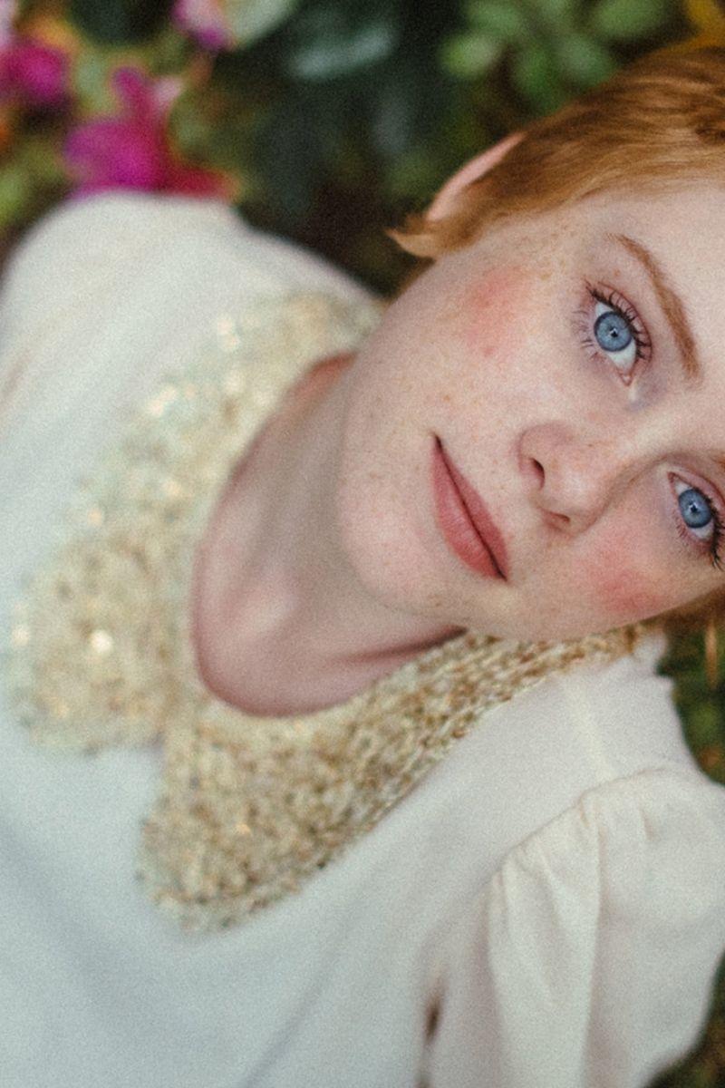 800x1200 Download Sophia Lillis Actress 2018 Apple iPhone 4S